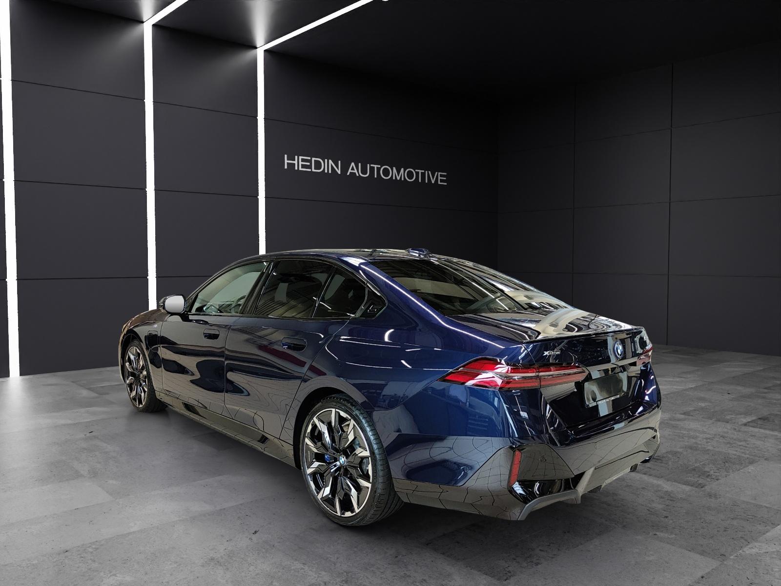 BMW 550e xDrive-showroom-element-2
