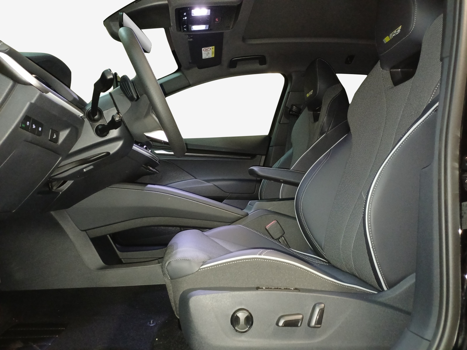 SKODA Enyaq 4x4 RS-image-7