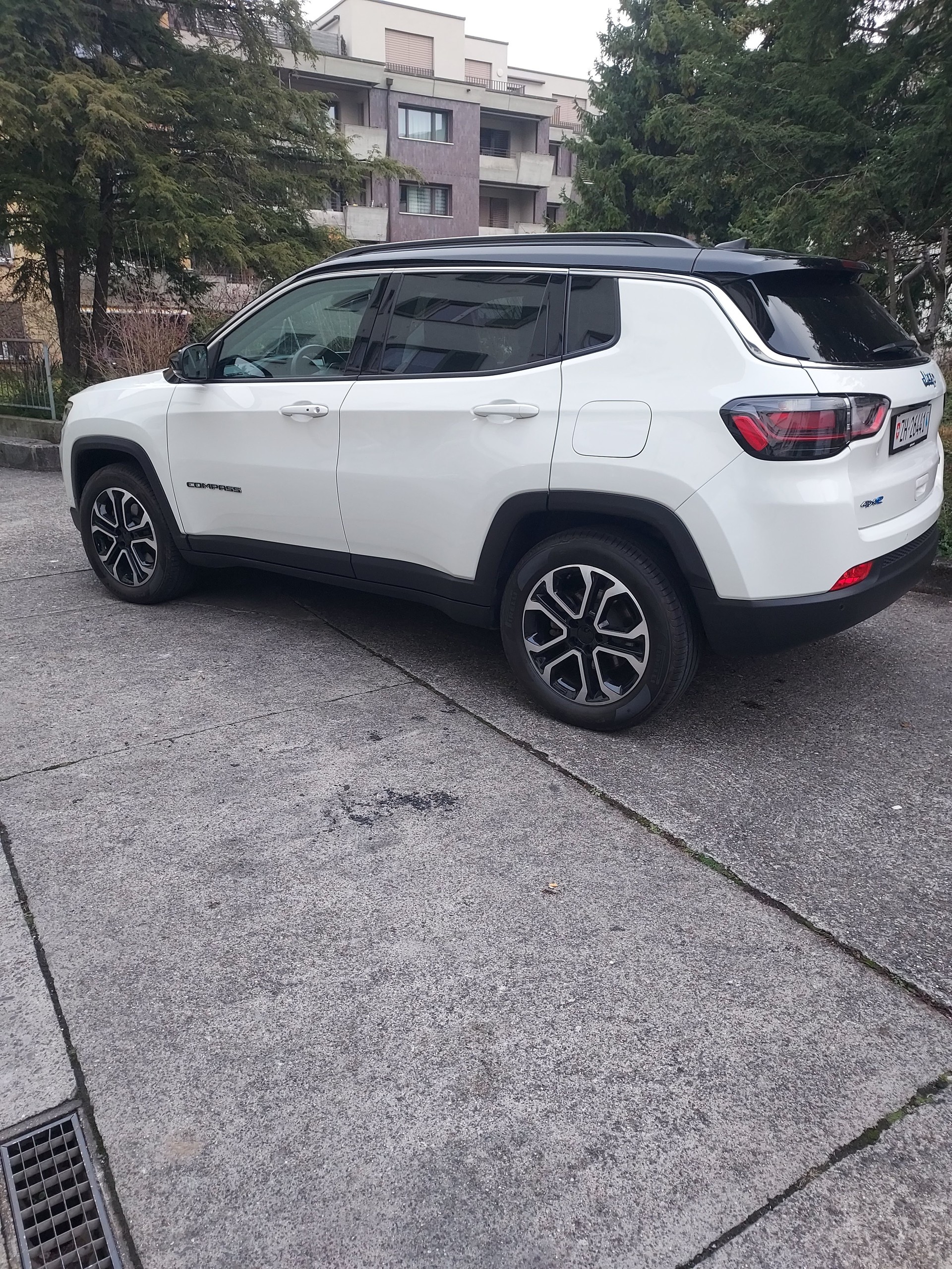 JEEP Compass 1.3 T PHEV Swiss Limited Plus AWD-image-2