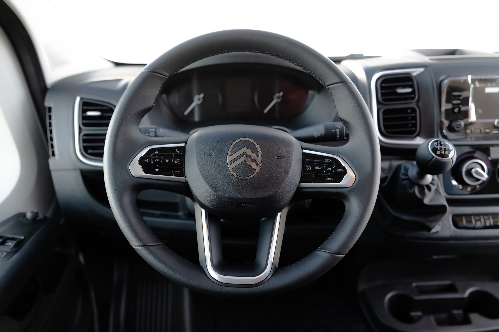 CITROEN Jumper 35 2.2 BlueHDi 140 L3H2-image-4