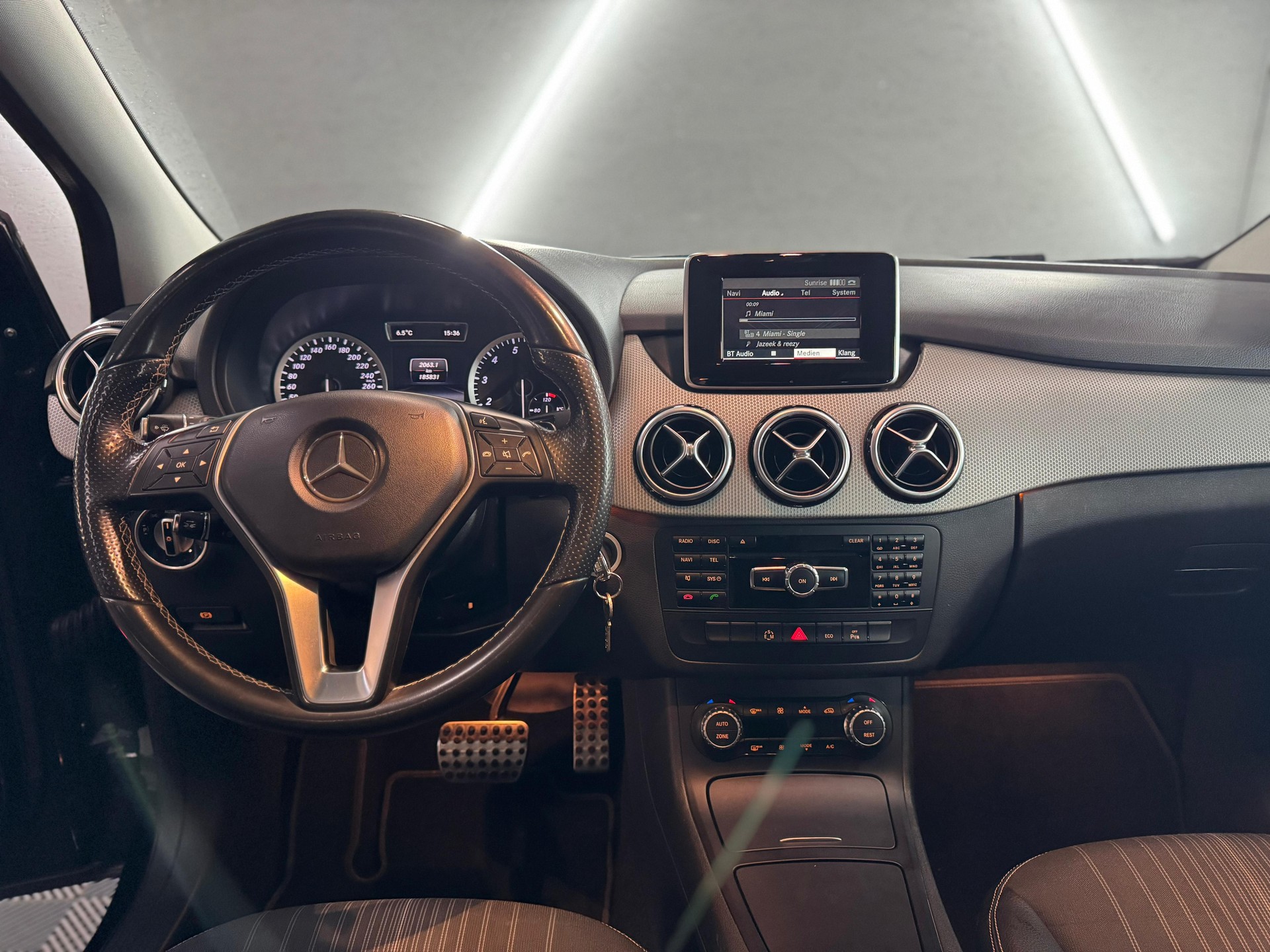 MERCEDES-BENZ B 200 7G-DCT-image-9