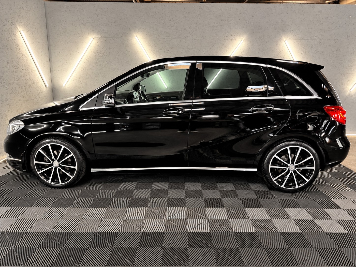 MERCEDES-BENZ B 200 7G-DCT-image-3