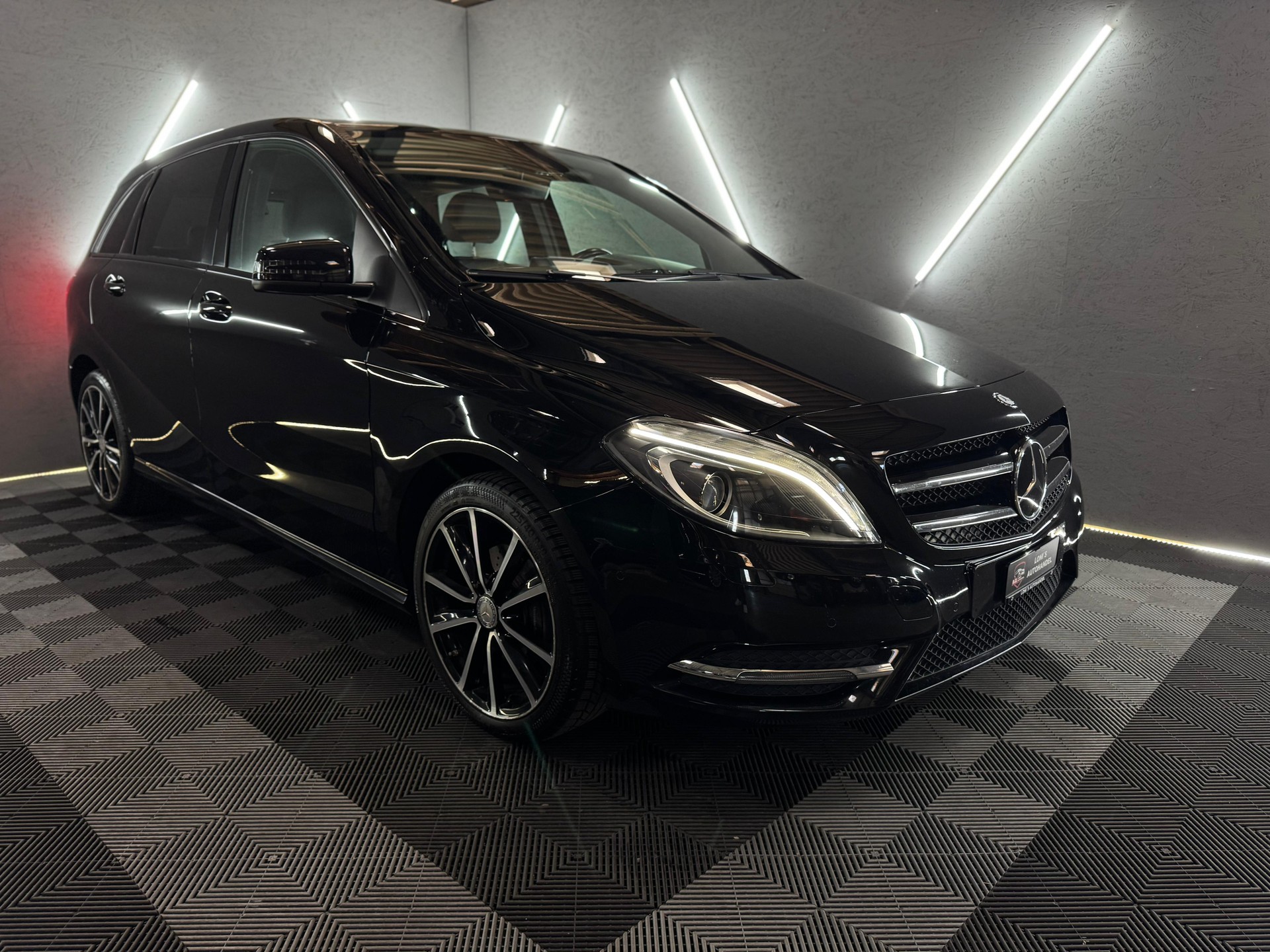 MERCEDES-BENZ B 200 7G-DCT-image-1