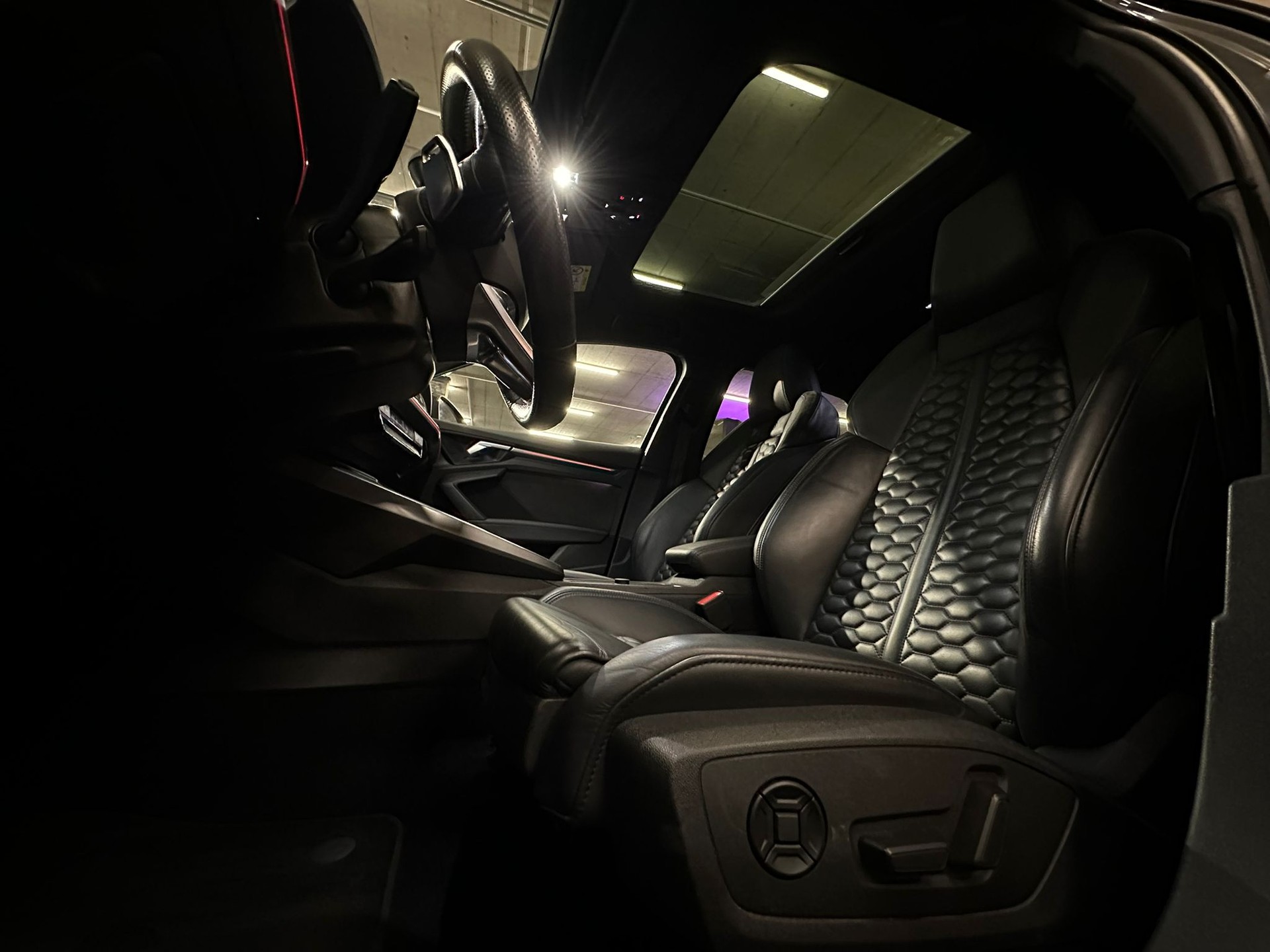 AUDI RS3 Sportback 2.5 TSI quattro S-tronic-image-14