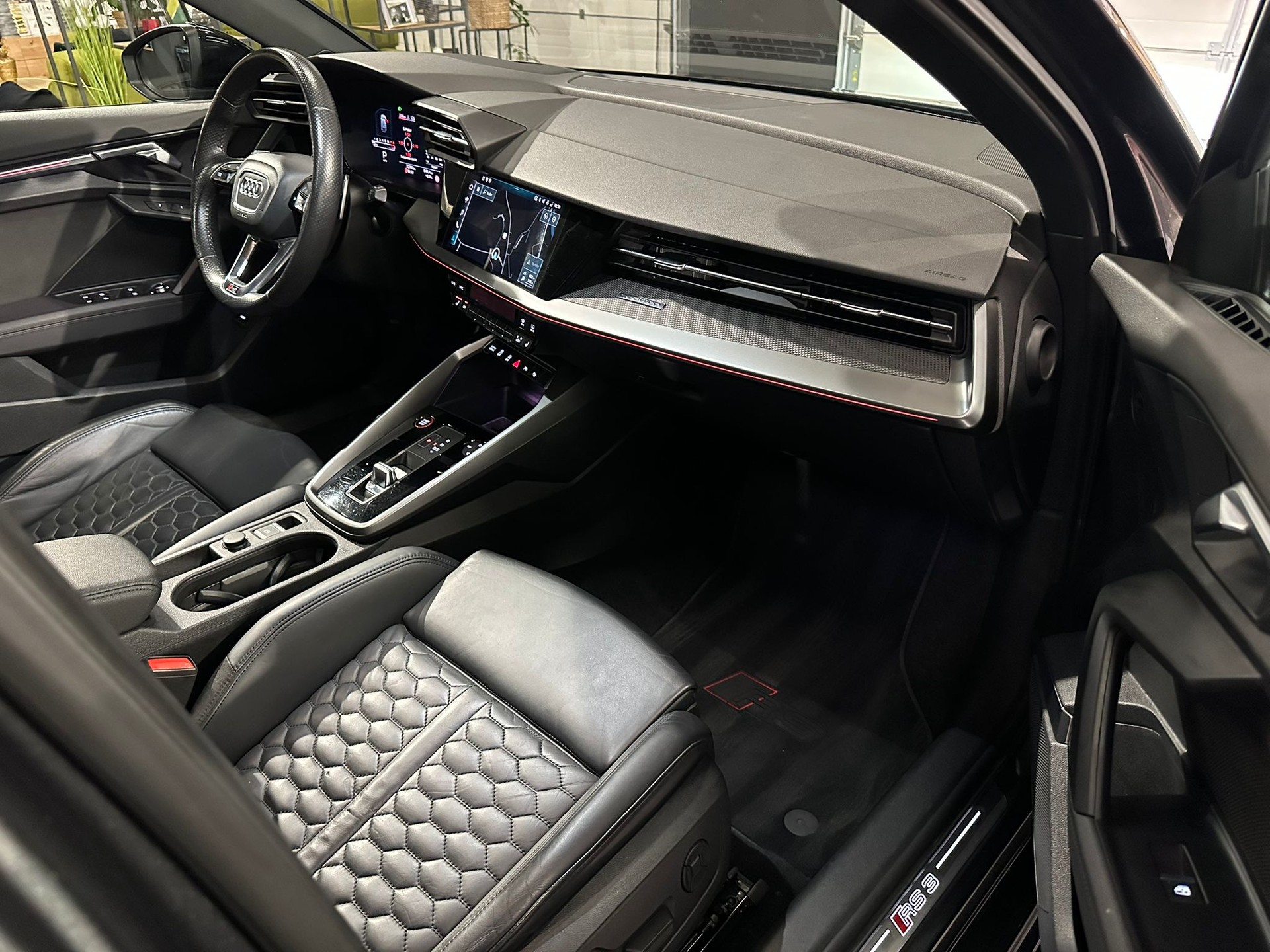 AUDI RS3 Sportback 2.5 TSI quattro S-tronic-image-12