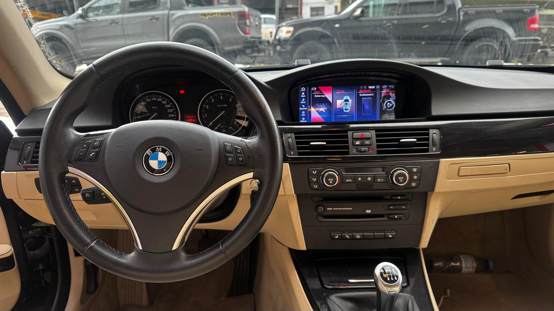 BMW 335i Coupé-image-8