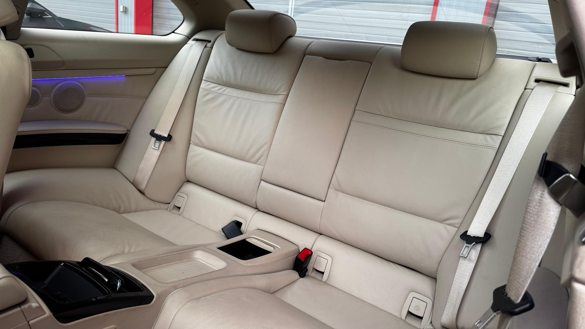BMW 335i Coupé-image-10