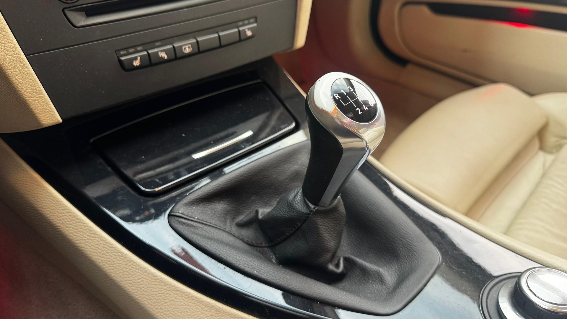 BMW 335i Coupé-image-14