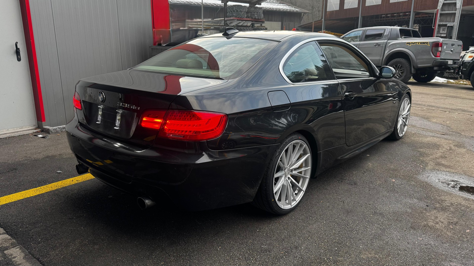 BMW 335i Coupé-image-4