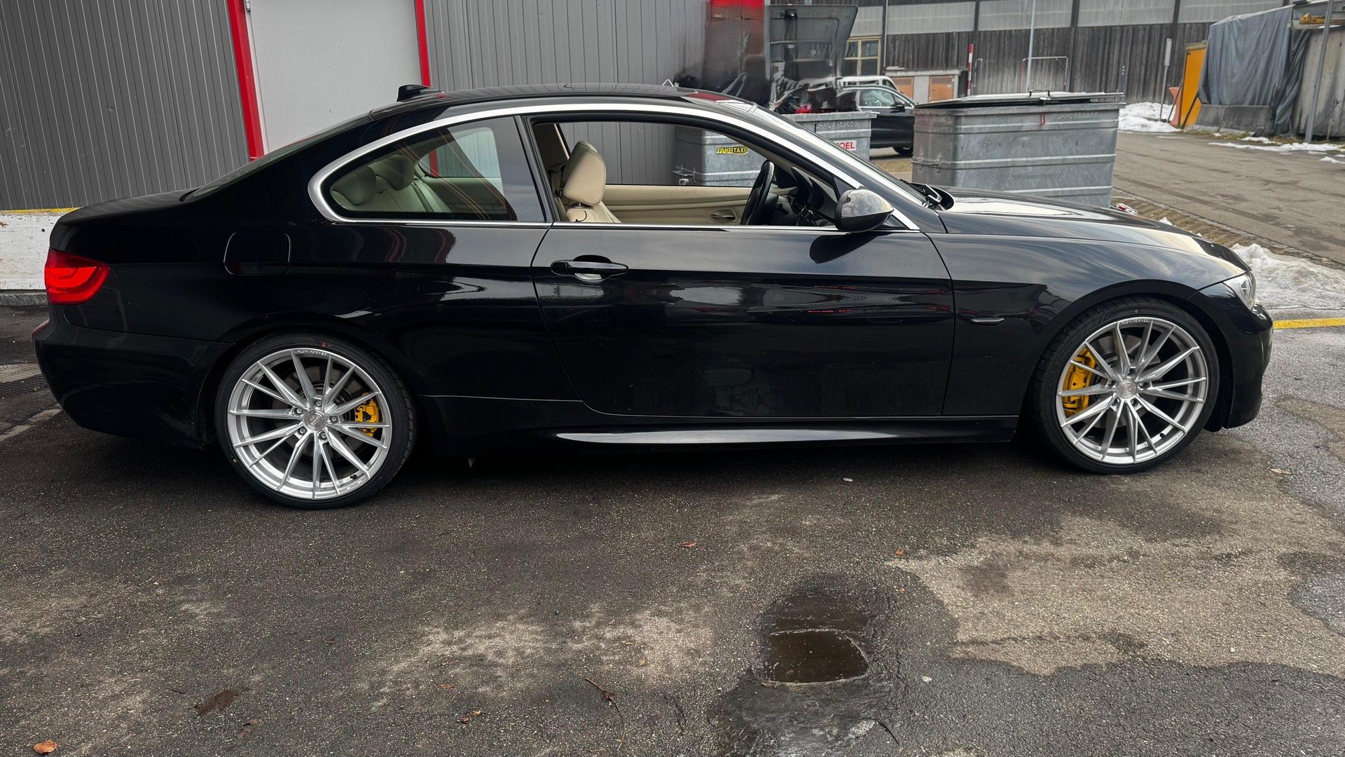 BMW 335i Coupé-image-3