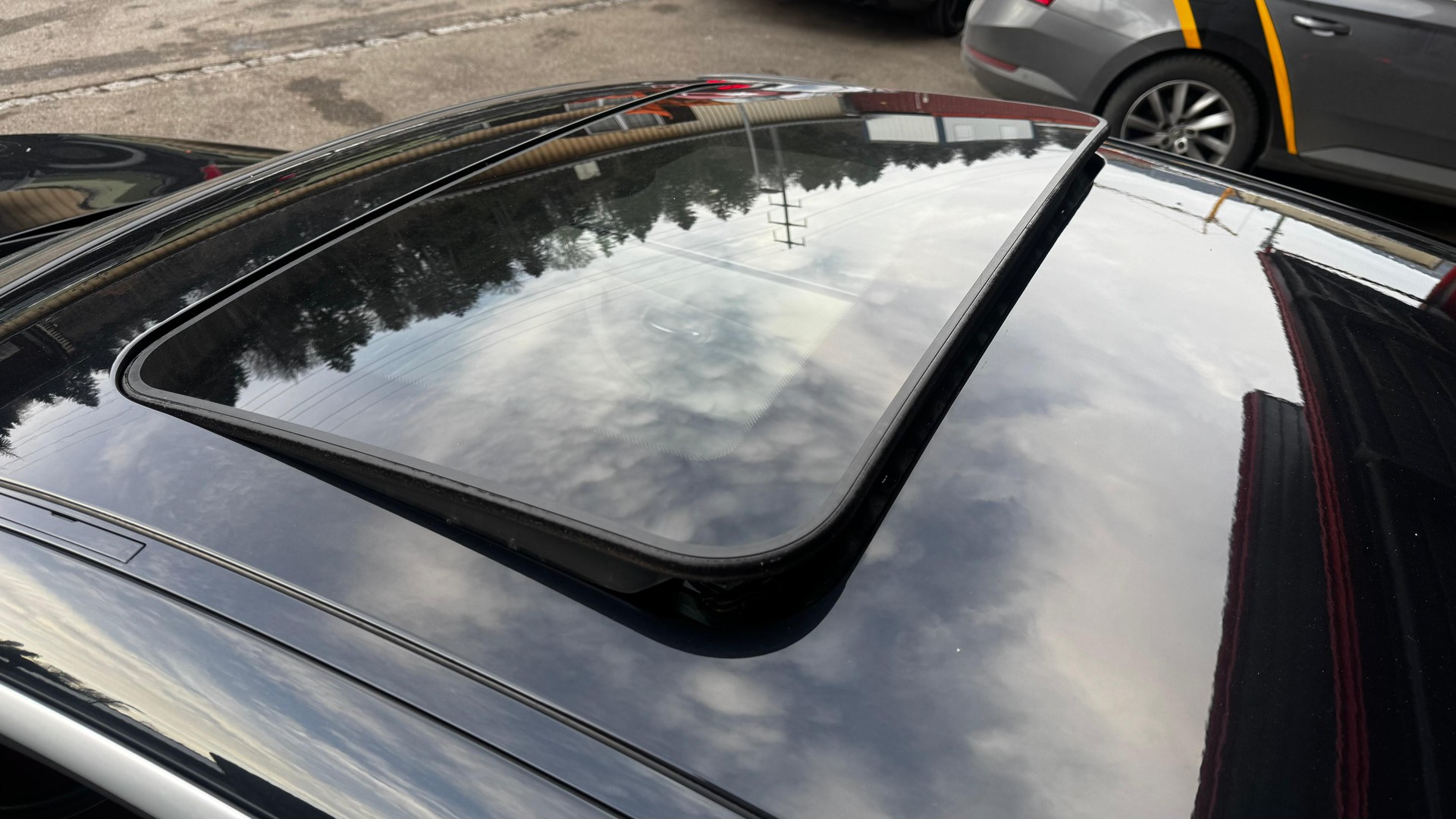 BMW 335i Coupé-image-13