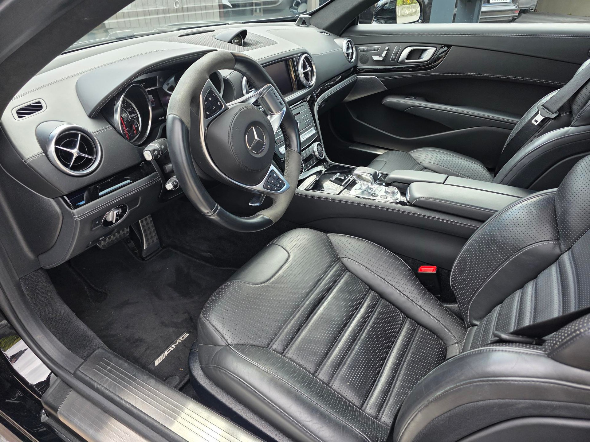 MERCEDES-BENZ SL 63 AMG Speedshift (Cabriolet)-image-6