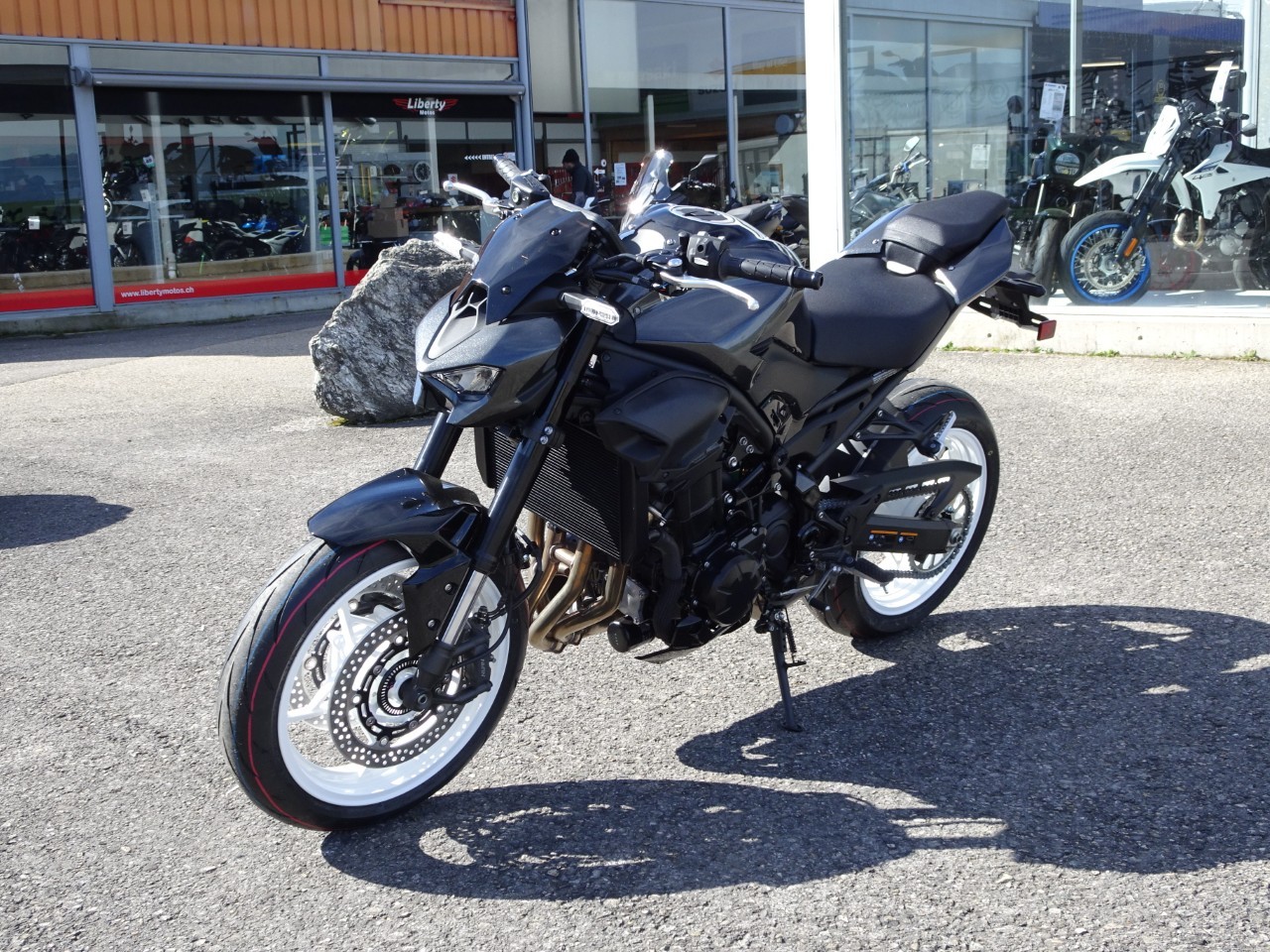 KAWASAKI Z 900 (35kW) Black & White-image-3