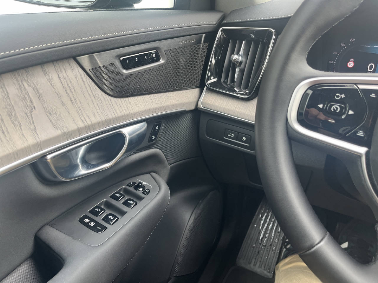 VOLVO XC90 2.0 T8 TE Plus Dark eAWD-image-10
