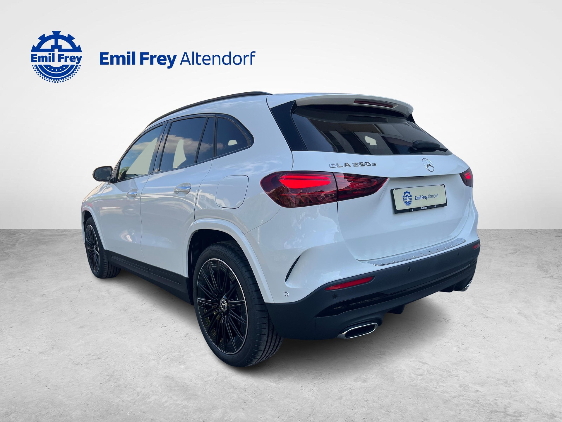 MERCEDES-BENZ GLA 250 e EQ Star AMG Line-showroom-element-2