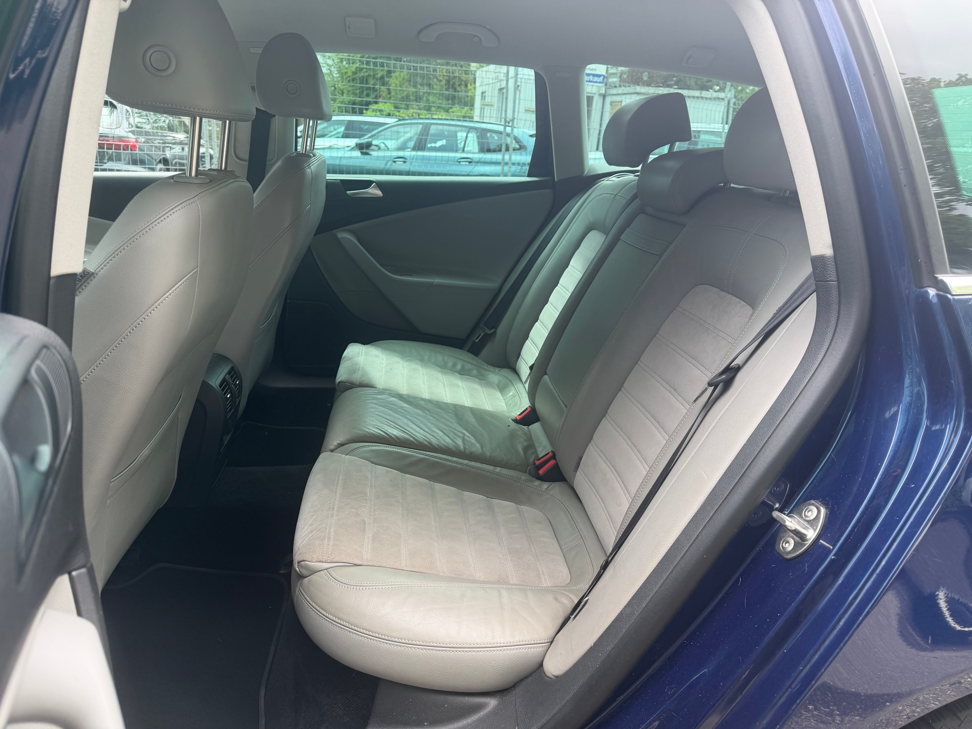 VW Passat Variant 2.0 TDI Highline DSG * Voll-Leder * Navigation * Xenon * PDC V&H * Tempomat * Letzte MFK 11.2024 * B5a-image-2