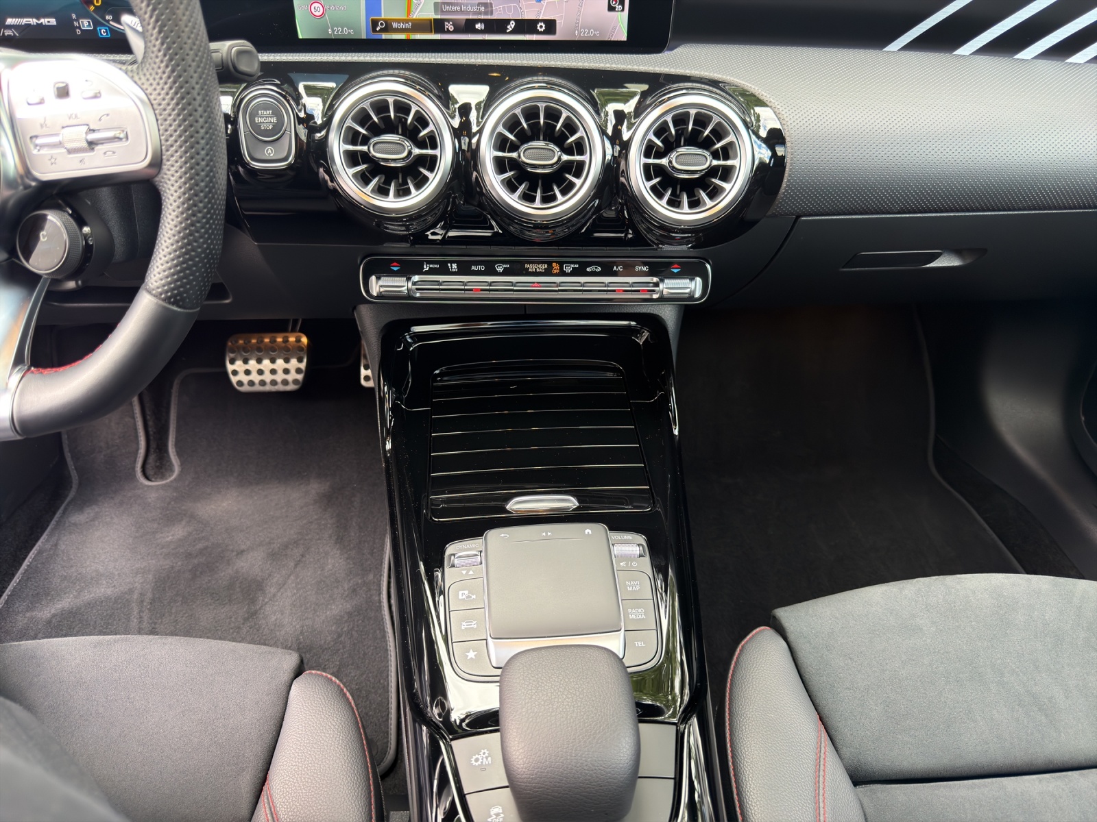 MERCEDES-BENZ A 35 AMG 4Matic-image-13