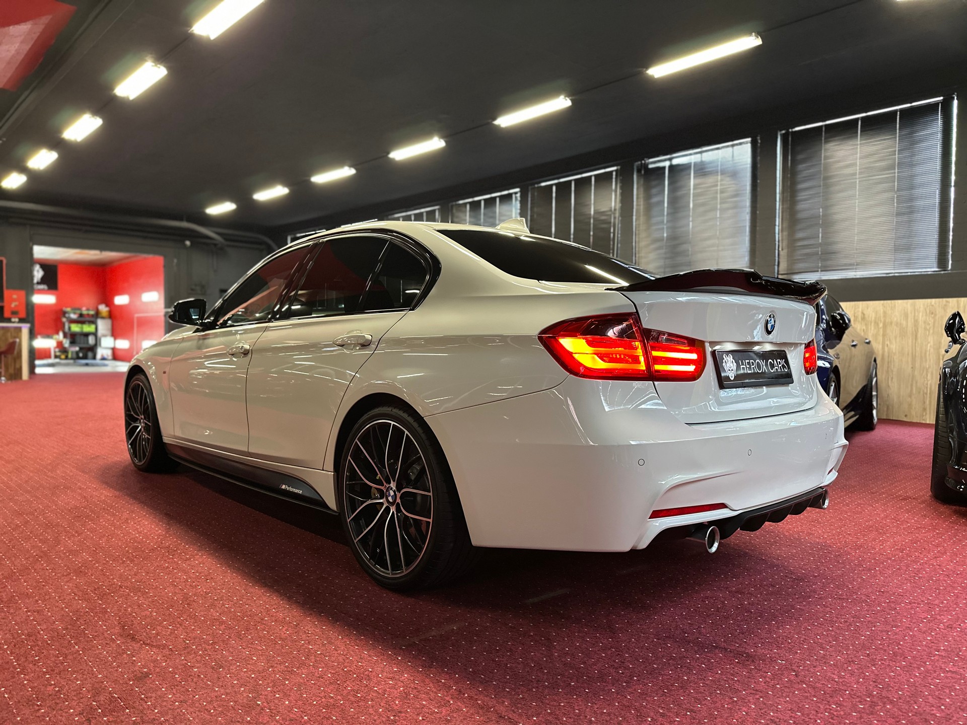 BMW 335i xDrive Steptronic-image-11