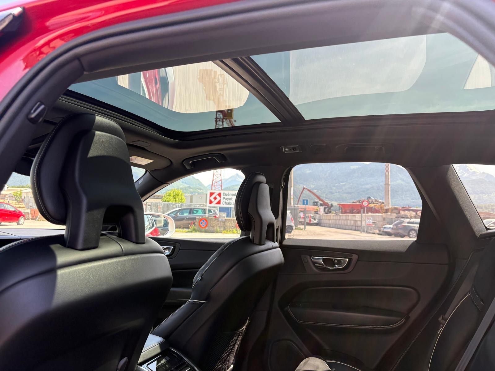 VOLVO XC60 D5 AWD R-Design Geartronic-image-8