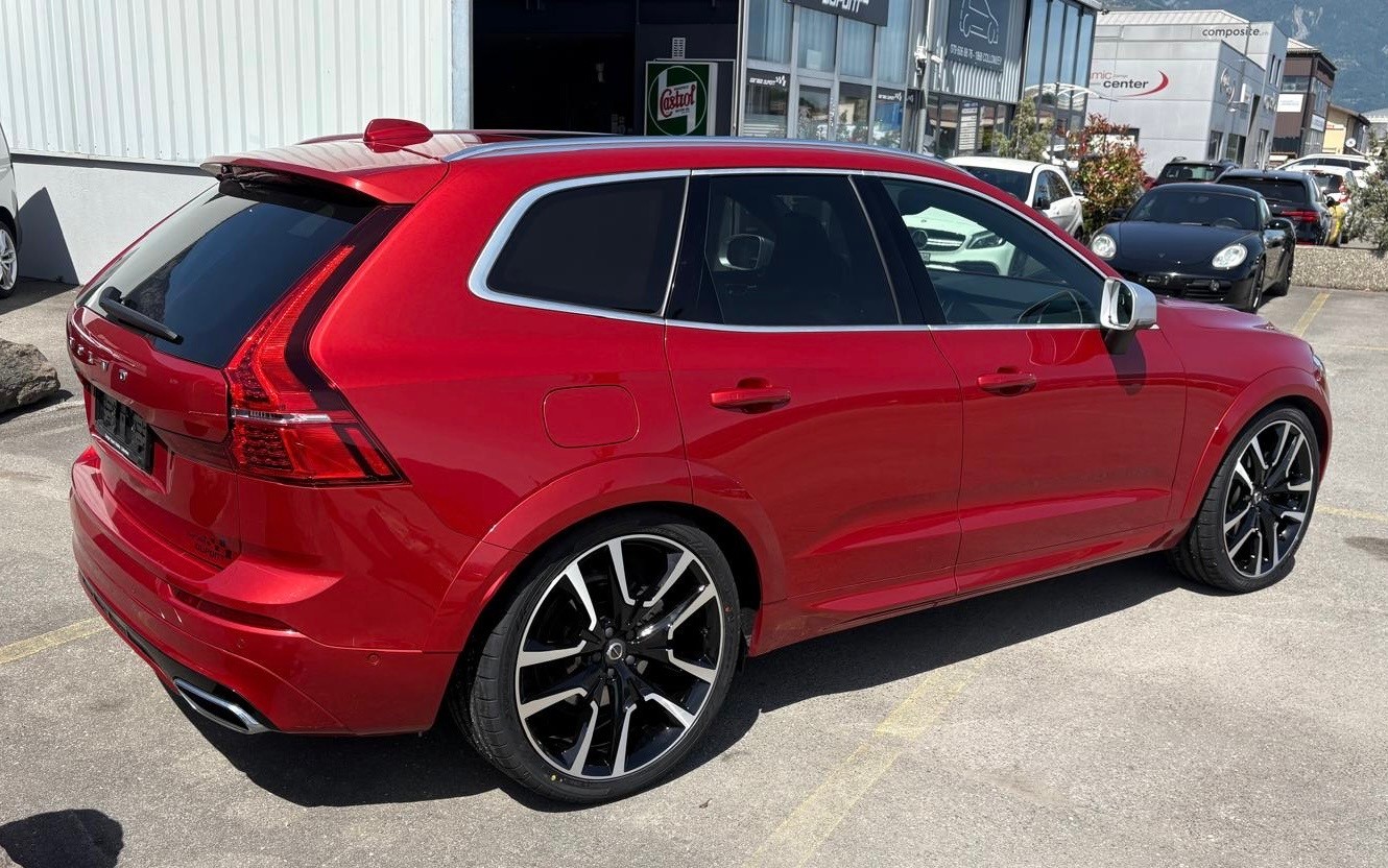 VOLVO XC60 D5 AWD R-Design Geartronic-image-2