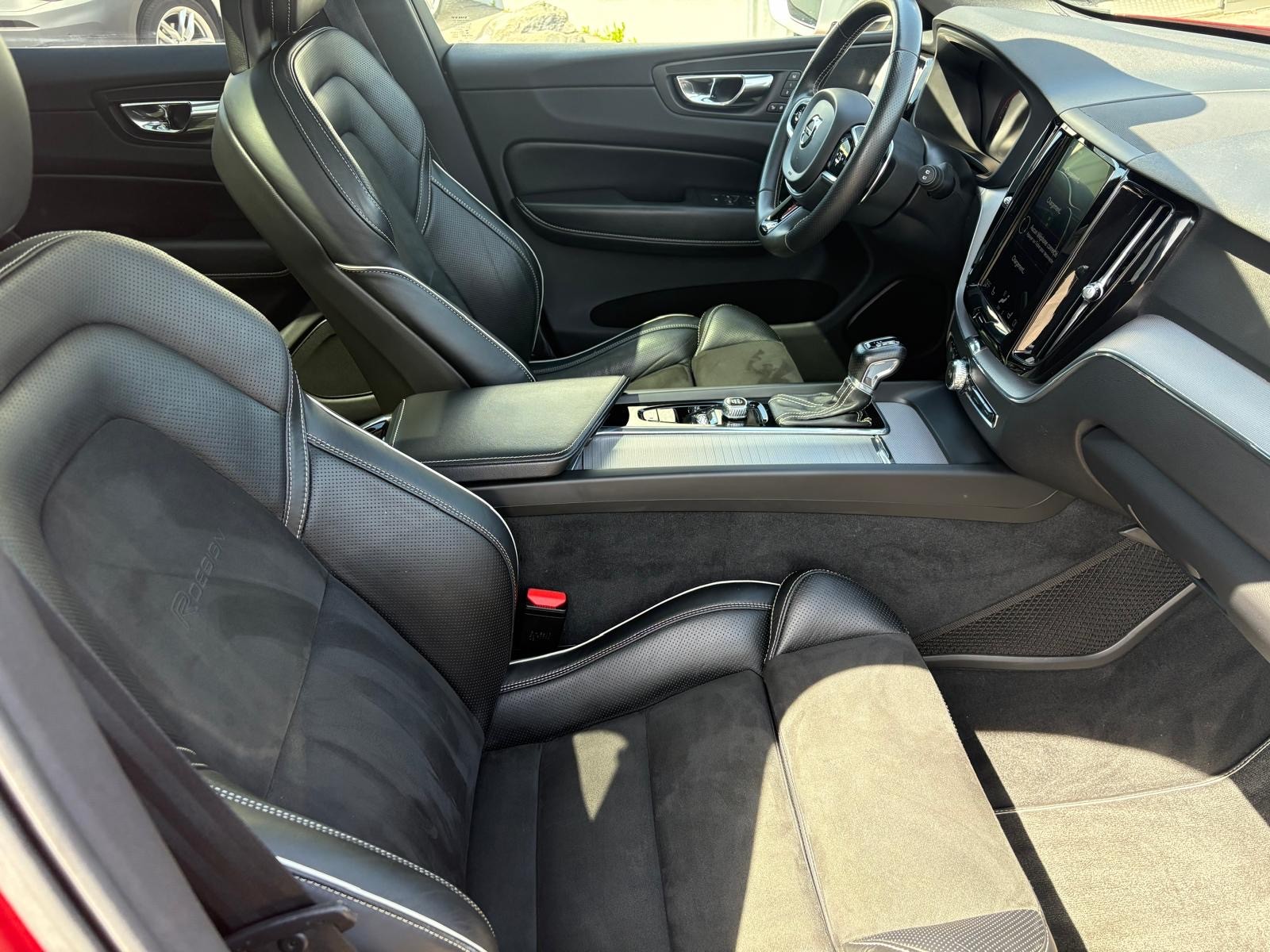 VOLVO XC60 D5 AWD R-Design Geartronic-image-6
