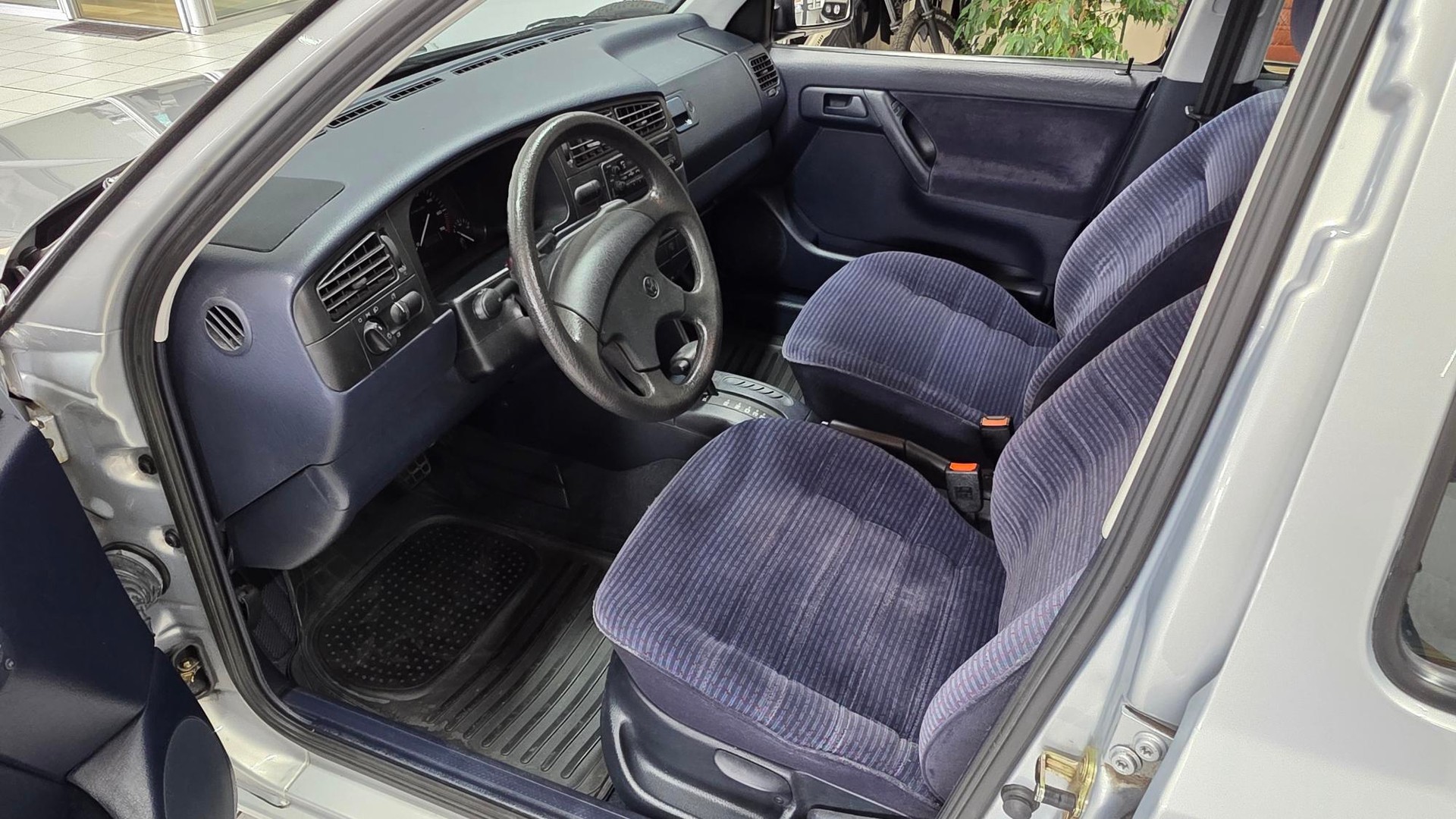 VW Golf 1800 S-Plus (GL) A-image-3