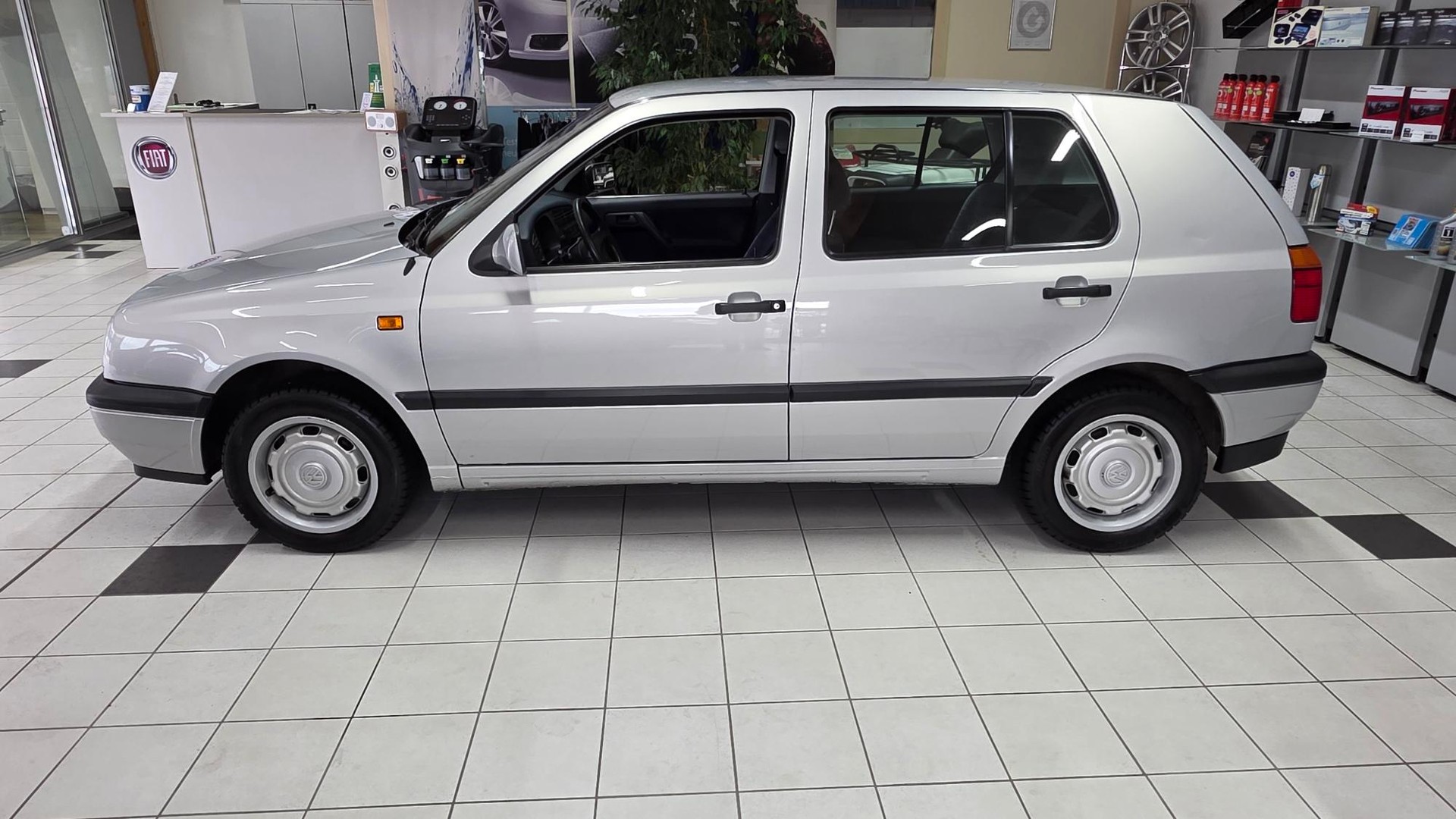 VW Golf 1800 S-Plus (GL) A-image-1