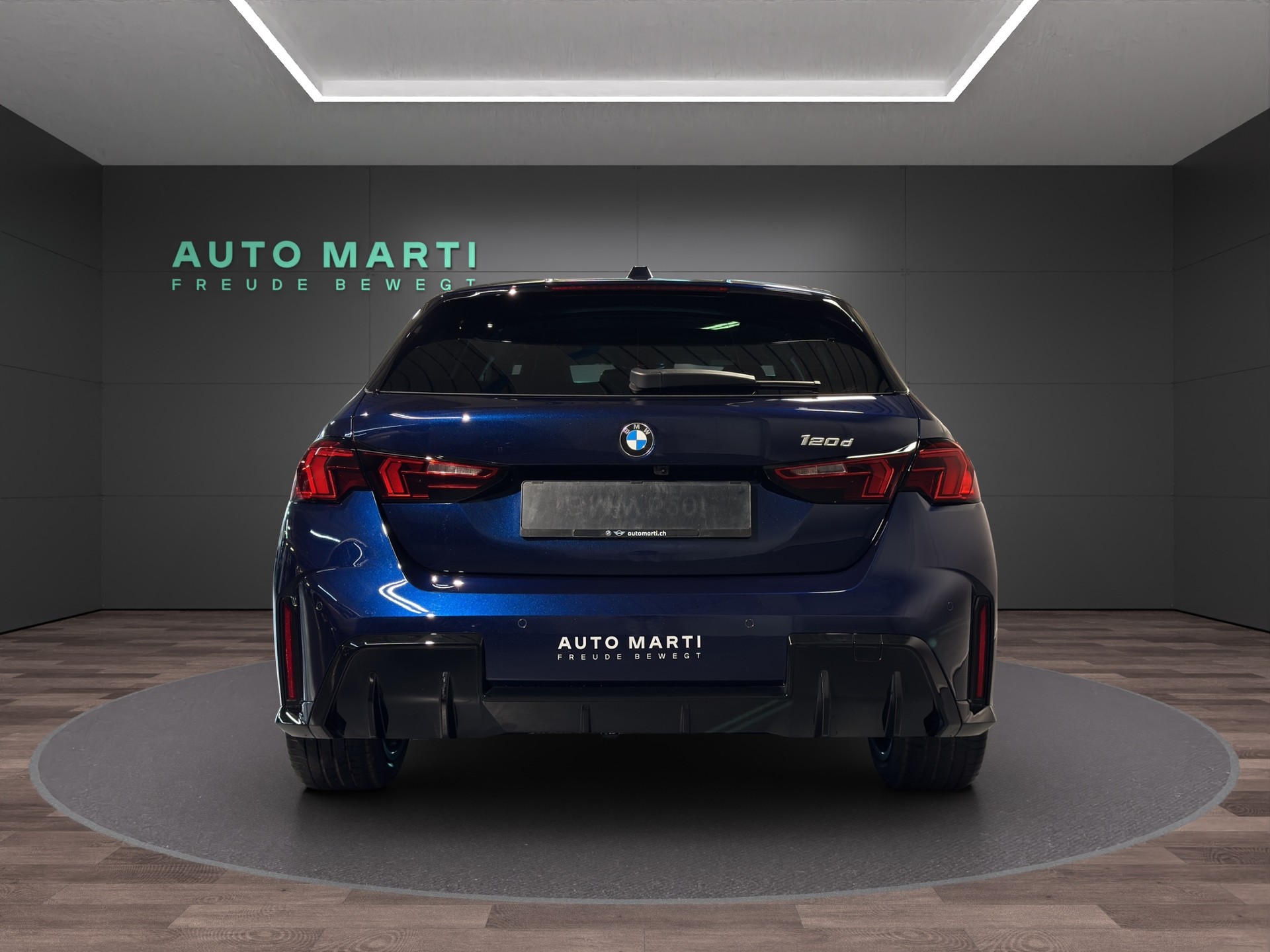BMW 120d-showroom-element-2