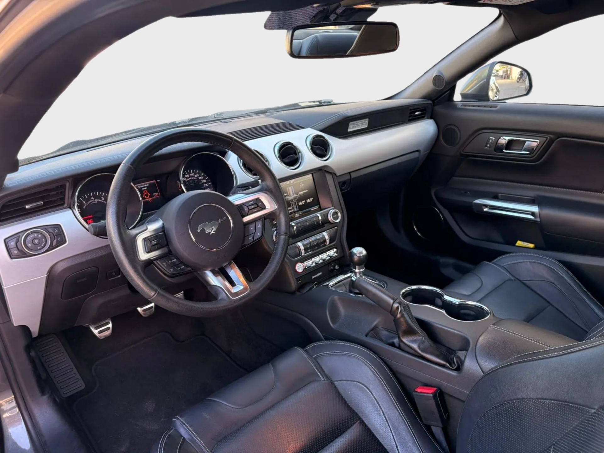 FORD Mustang Fastback 5.0 V8 GT-image-3