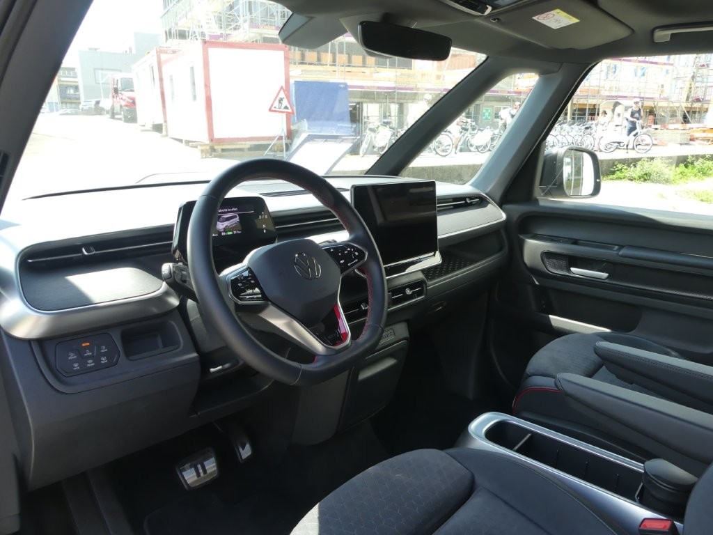 VW ID.Buzz LWB GTX 4 Motion-image-7