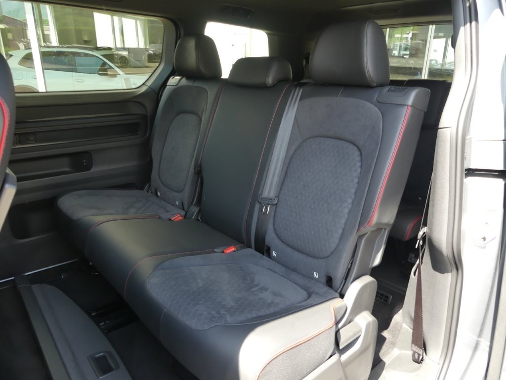 VW ID.Buzz LWB GTX 4 Motion-image-12