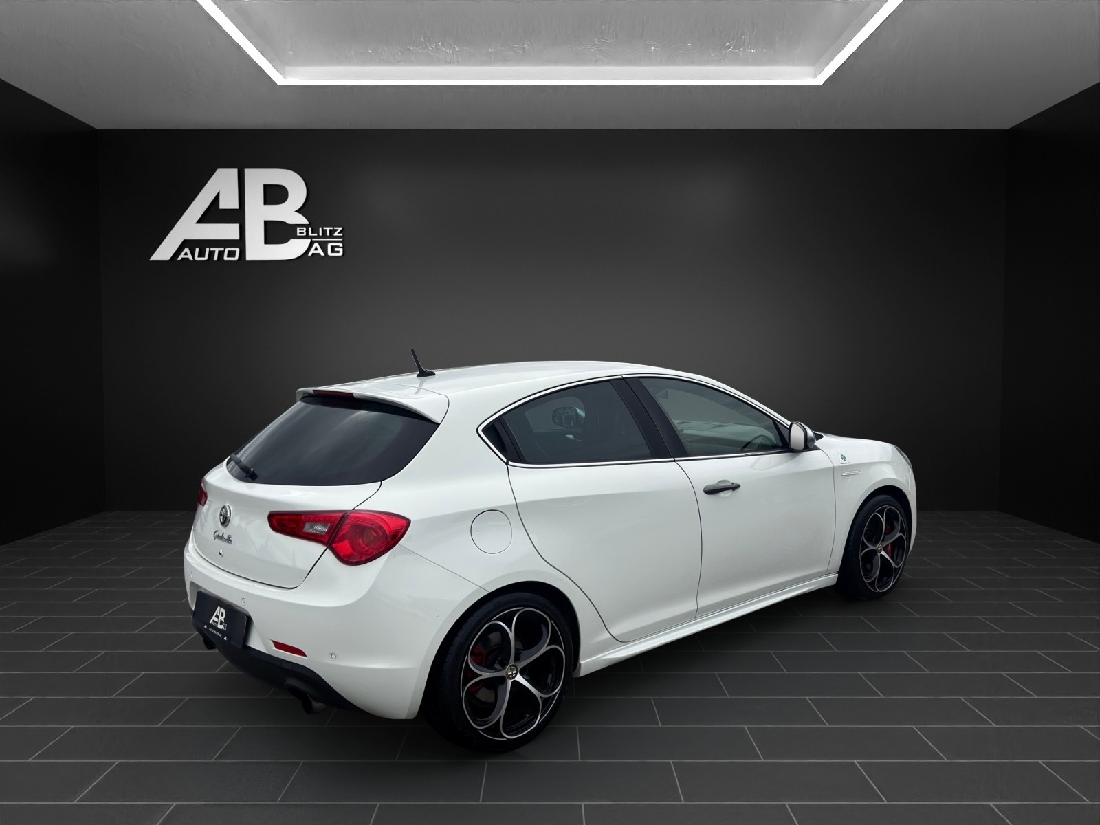 ALFA ROMEO Giulietta 1750 TBi Quadrifoglio Verde TCT mit 241 PS-image-4