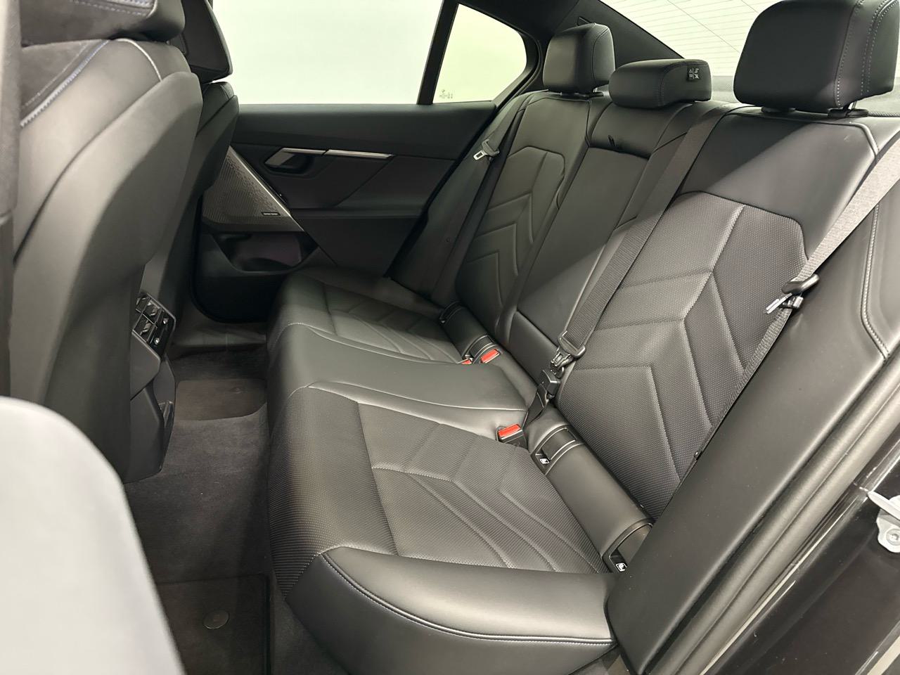 BMW 520i 48V M Sport Steptronic-image-6