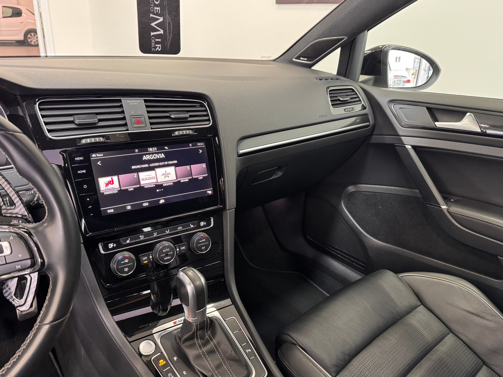 VW Golf 2.0 TSI R 310 4Motion DSG *Remus Auspuffanlage / APR KIT / Panorama / Vienna Leder / Keyless / Virtueles Cockpit*-image-12