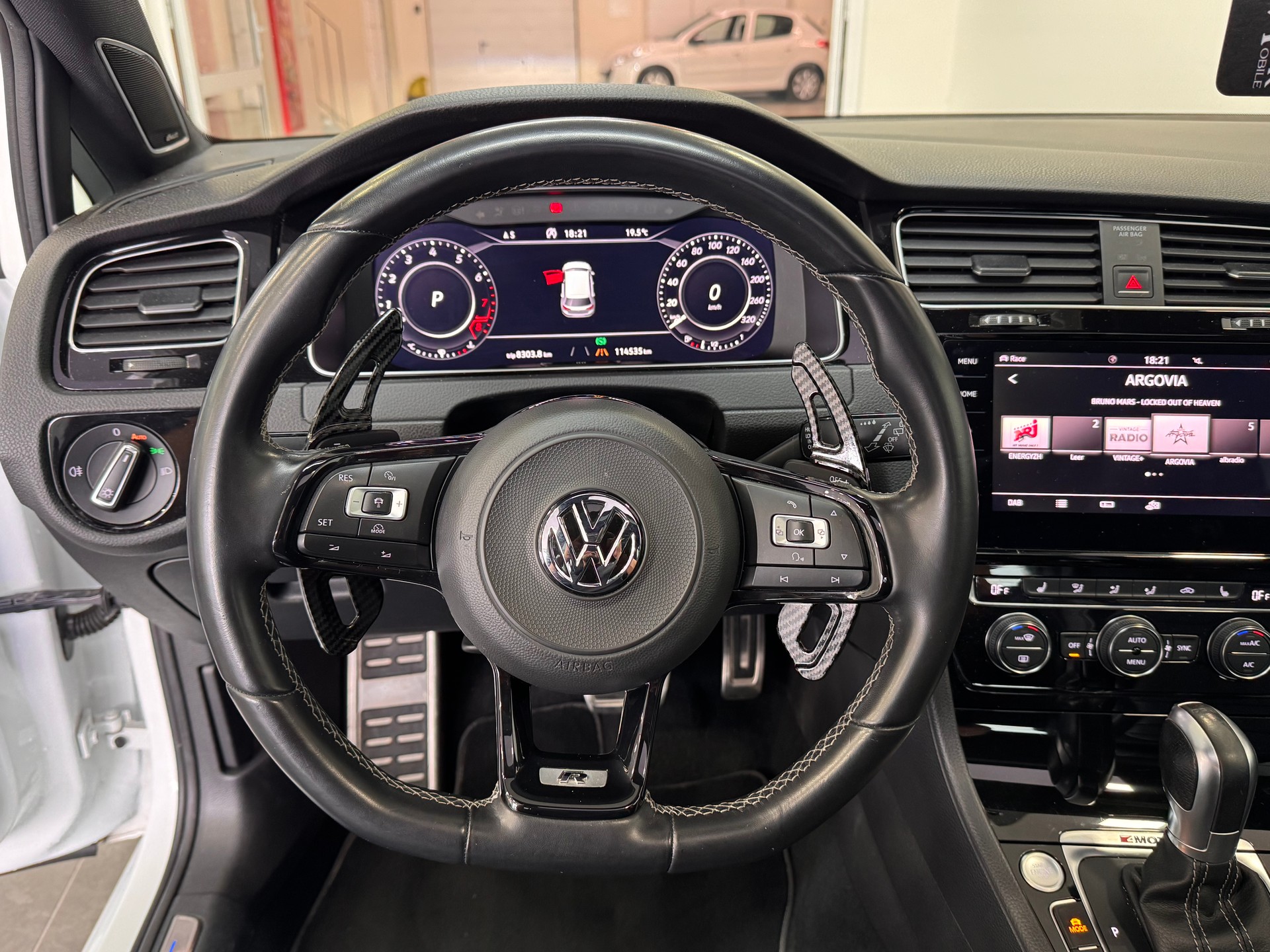 VW Golf 2.0 TSI R 310 4Motion DSG *Remus Auspuffanlage / APR KIT / Panorama / Vienna Leder / Keyless / Virtueles Cockpit*-image-11