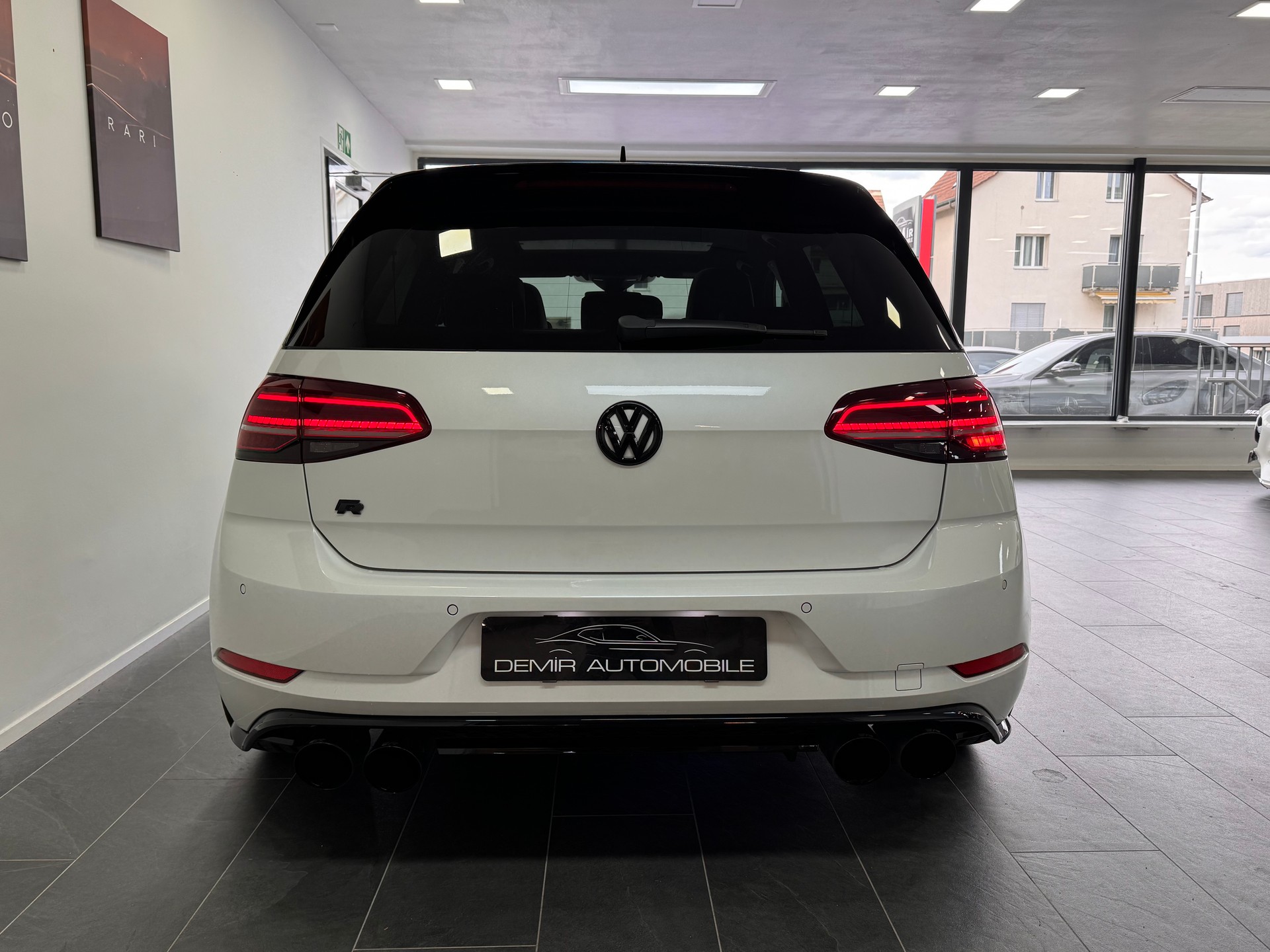 VW Golf 2.0 TSI R 310 4Motion DSG *Remus Auspuffanlage / APR KIT / Panorama / Vienna Leder / Keyless / Virtueles Cockpit*-image-4
