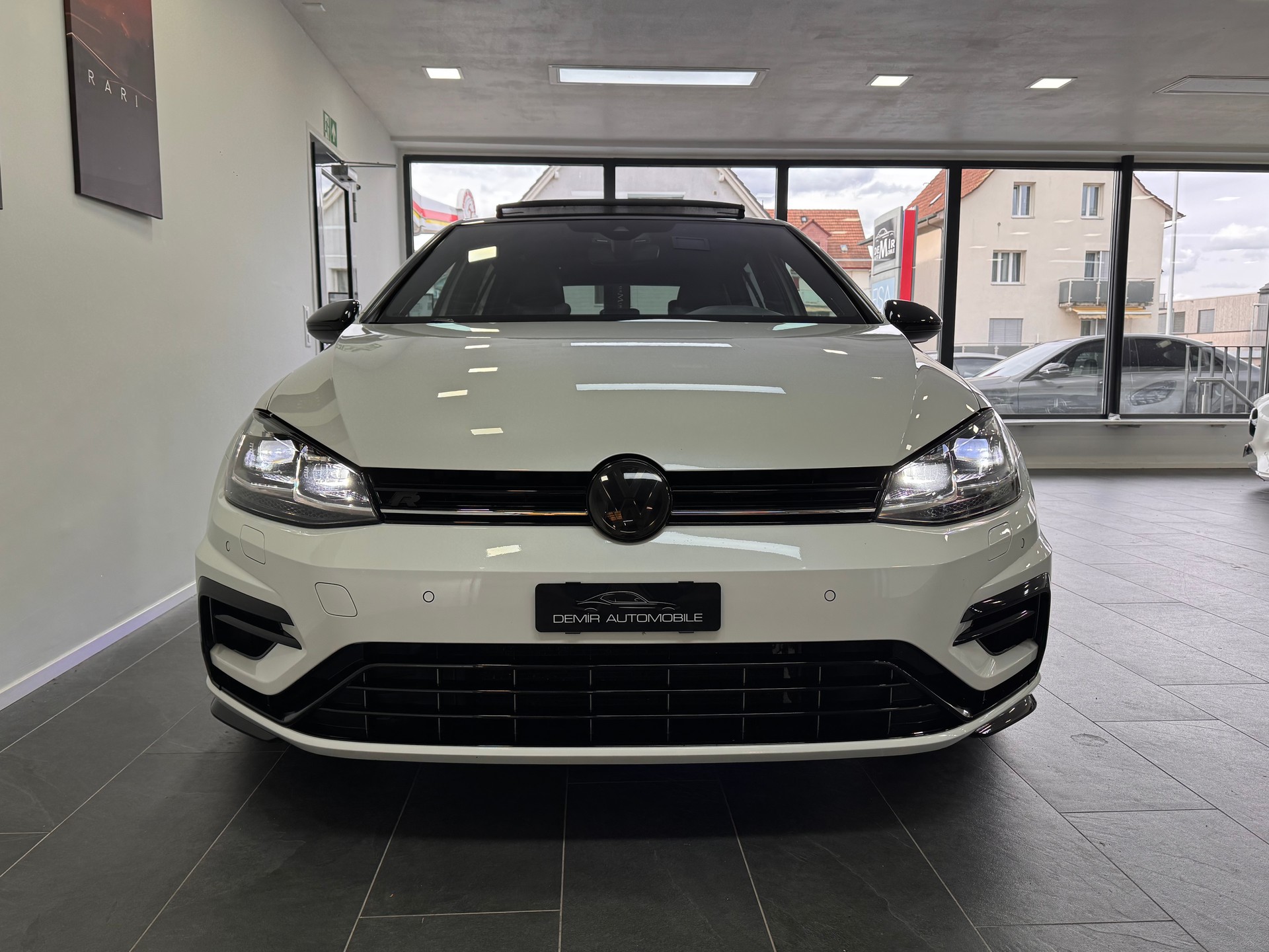 VW Golf 2.0 TSI R 310 4Motion DSG *Remus Auspuffanlage / APR KIT / Panorama / Vienna Leder / Keyless / Virtueles Cockpit*-image-1
