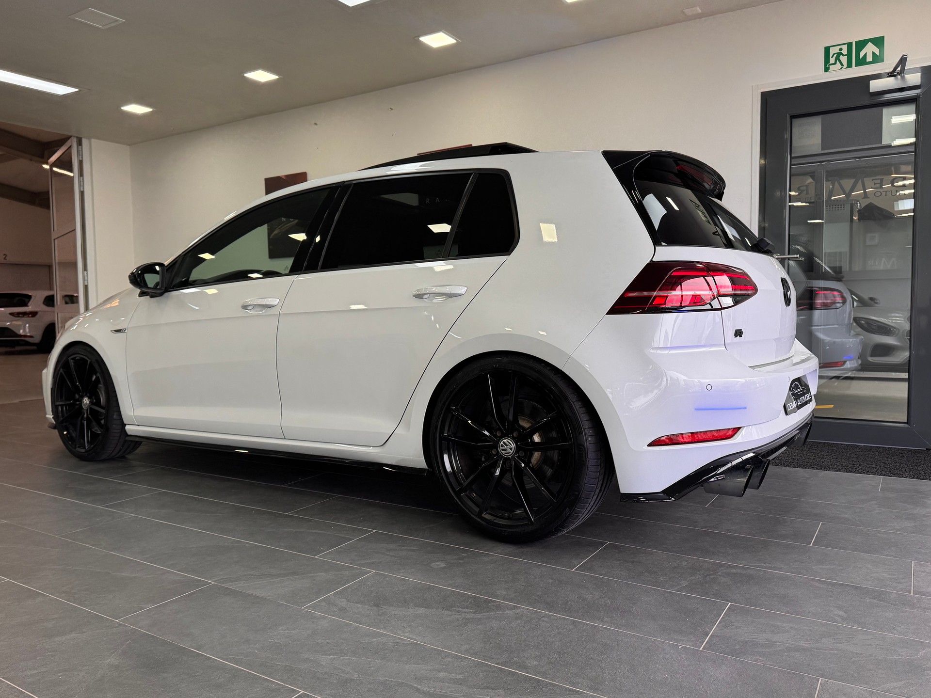 VW Golf 2.0 TSI R 310 4Motion DSG *Remus Auspuffanlage / APR KIT / Panorama / Vienna Leder / Keyless / Virtueles Cockpit*-image-5