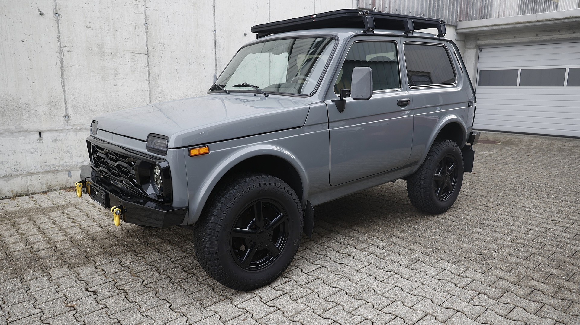 LADA Niva 4x4 1.7i-showroom-element-1