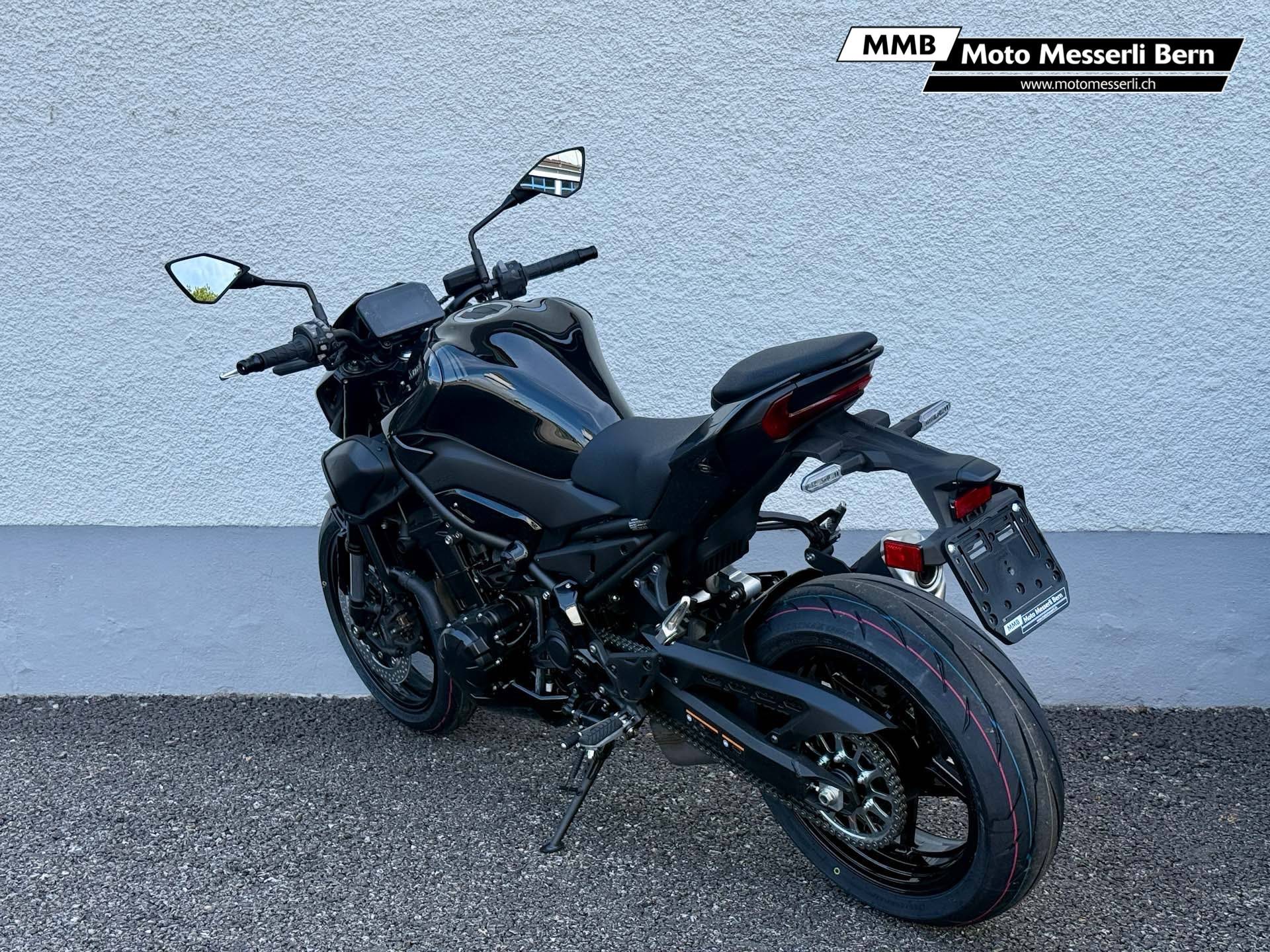 KAWASAKI Z 900-image-3
