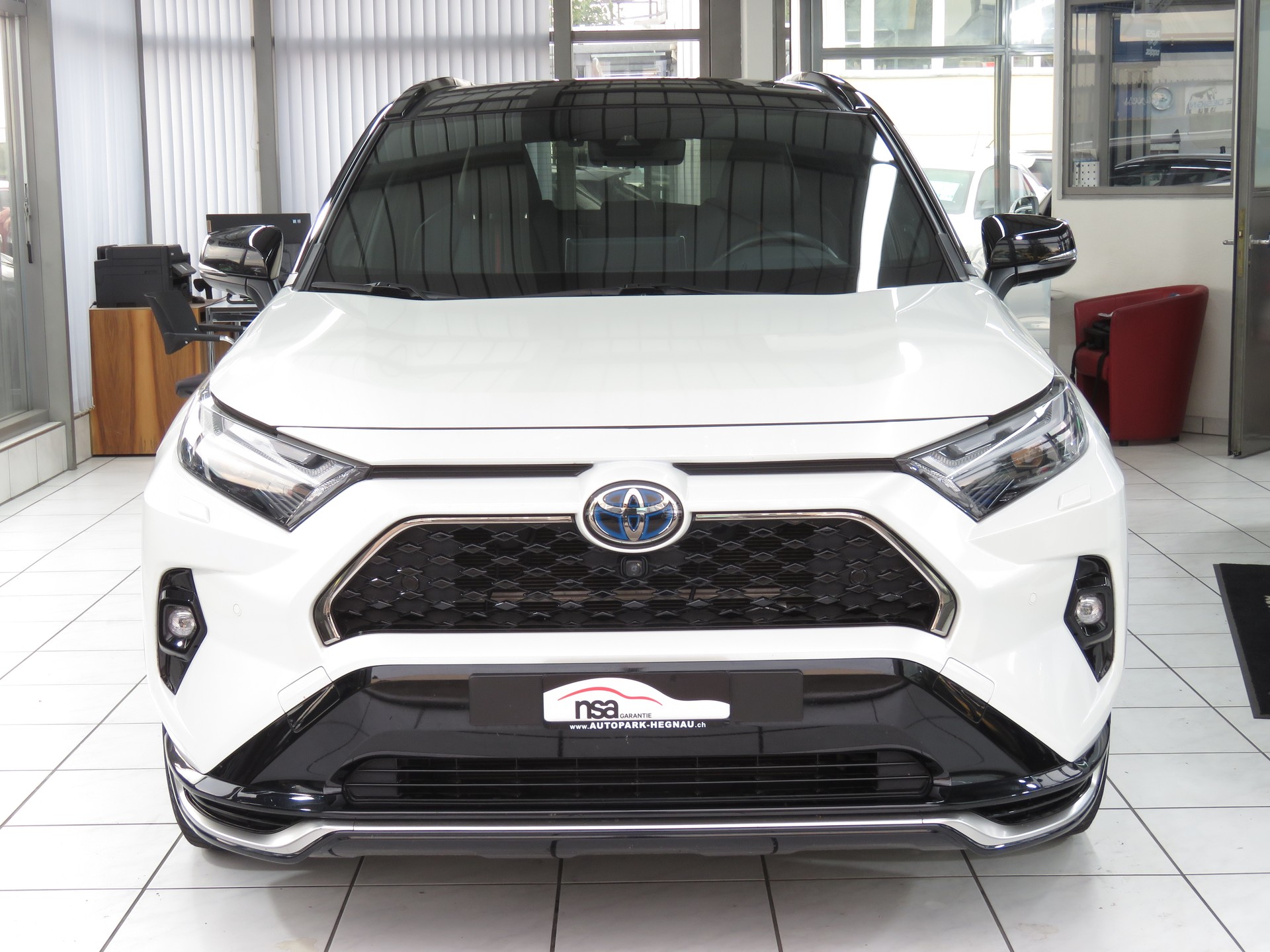 TOYOTA RAV-4 2.5 PHEV Platinum e-CVT 4WD (Automat)-showroom-element-1