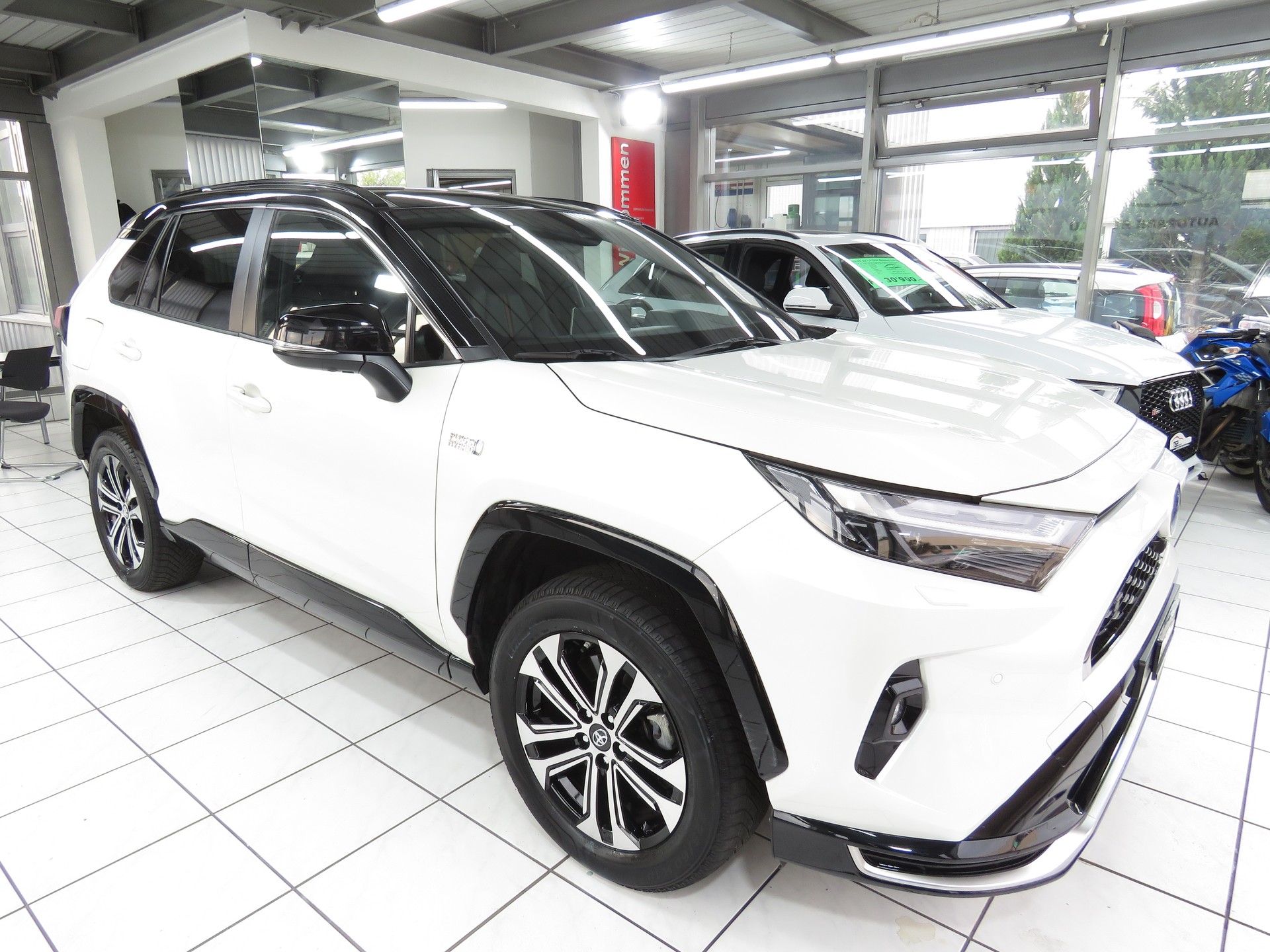 TOYOTA RAV-4 2.5 PHEV Platinum e-CVT 4WD (Automat)-showroom-element-2