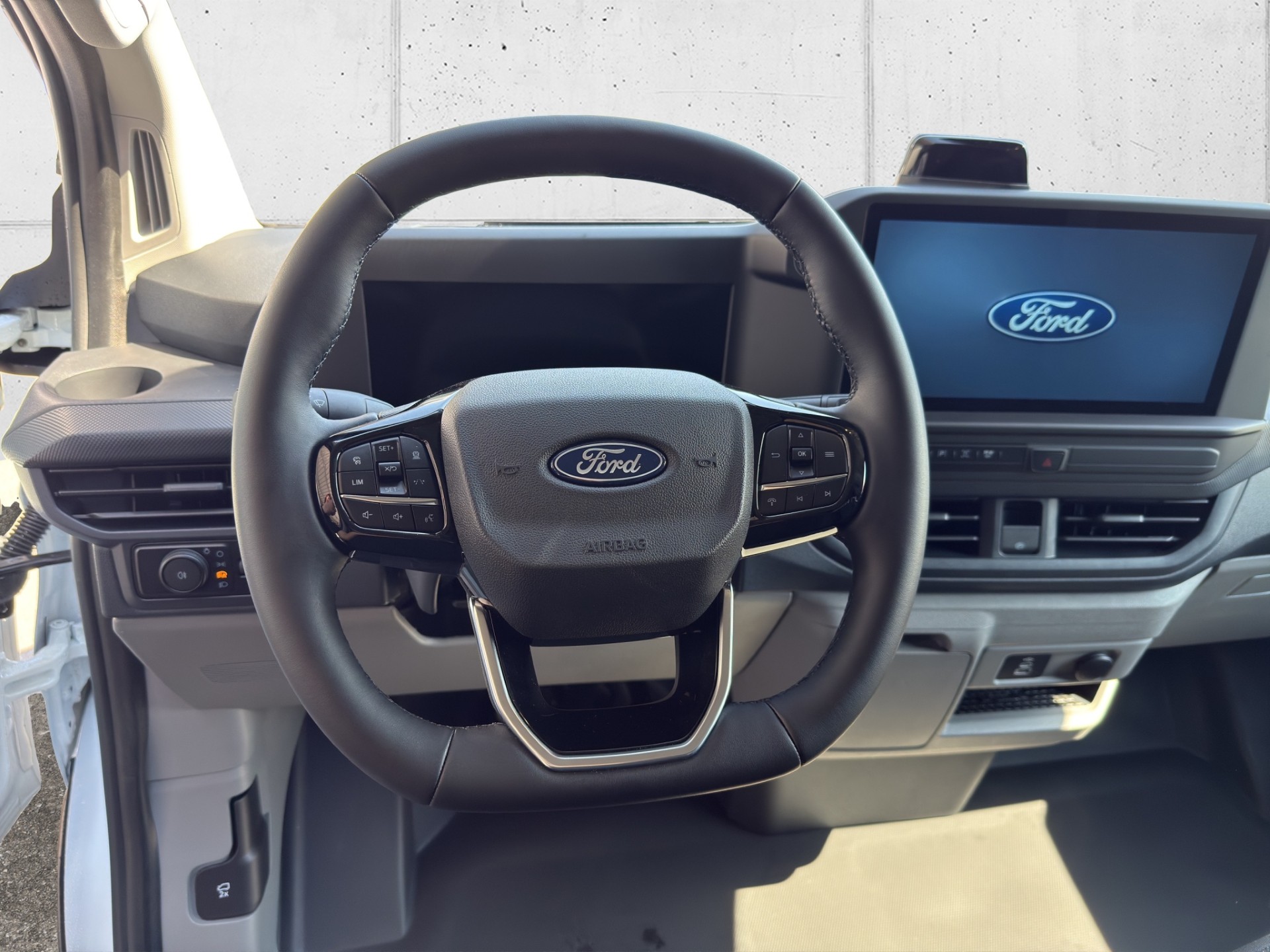 FORD E-Transit C Van 320 L1 Trend-image-9