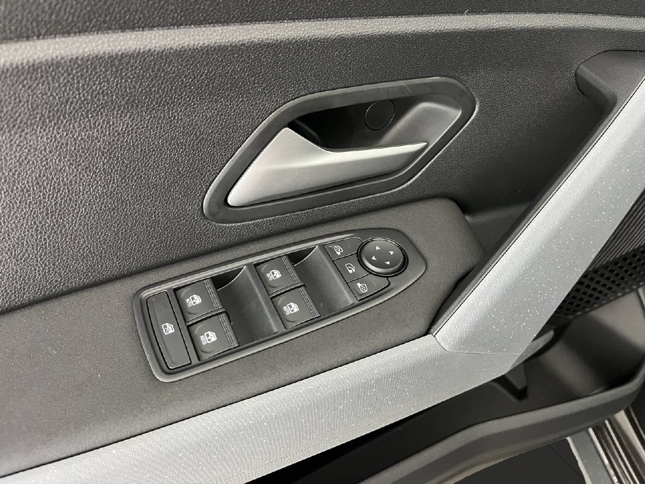 DACIA Duster 1.2 Hybrid Journey 4WD-image-12