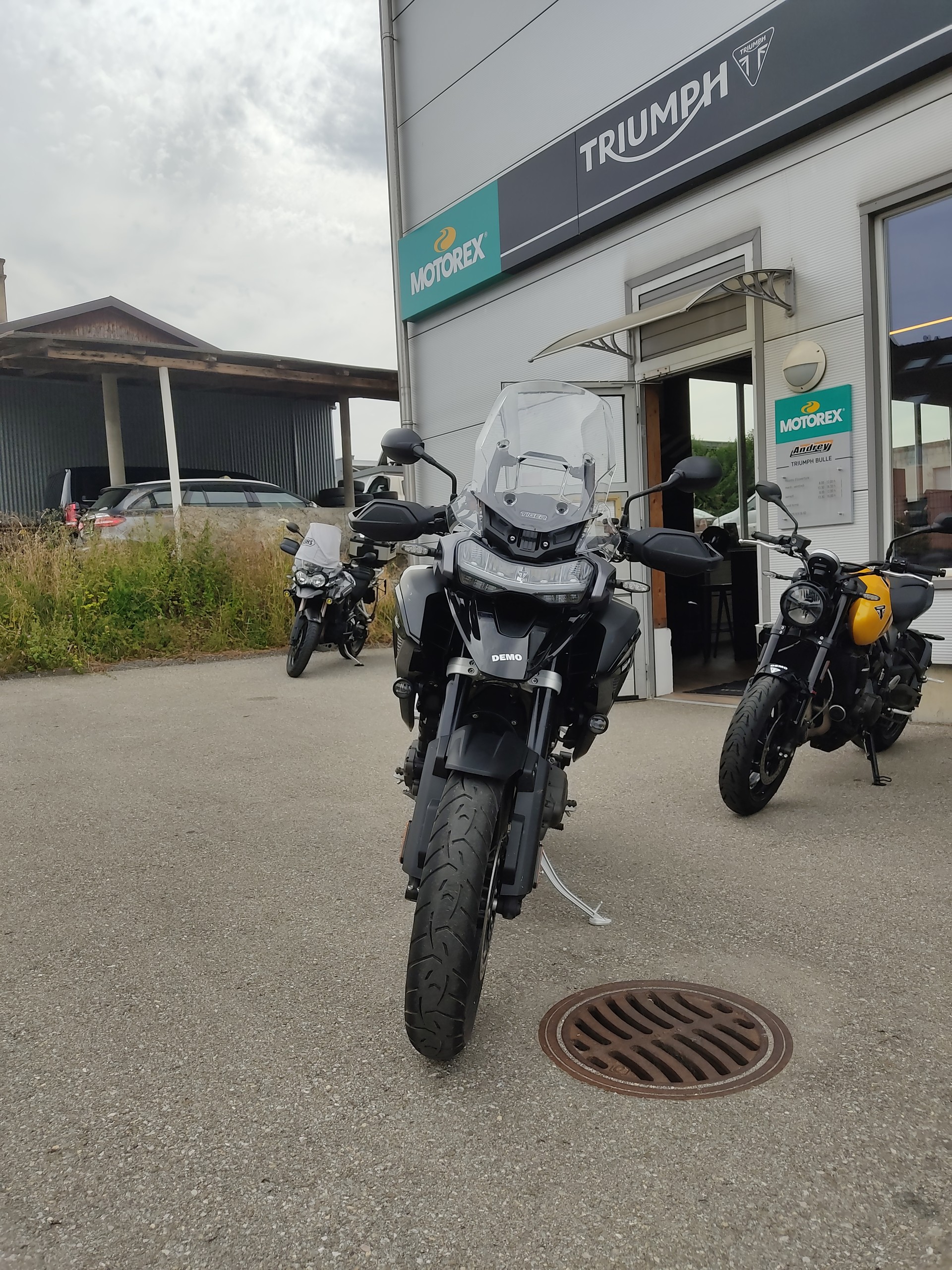 TRIUMPH Tiger 1200 GT Pro-showroom-element-3