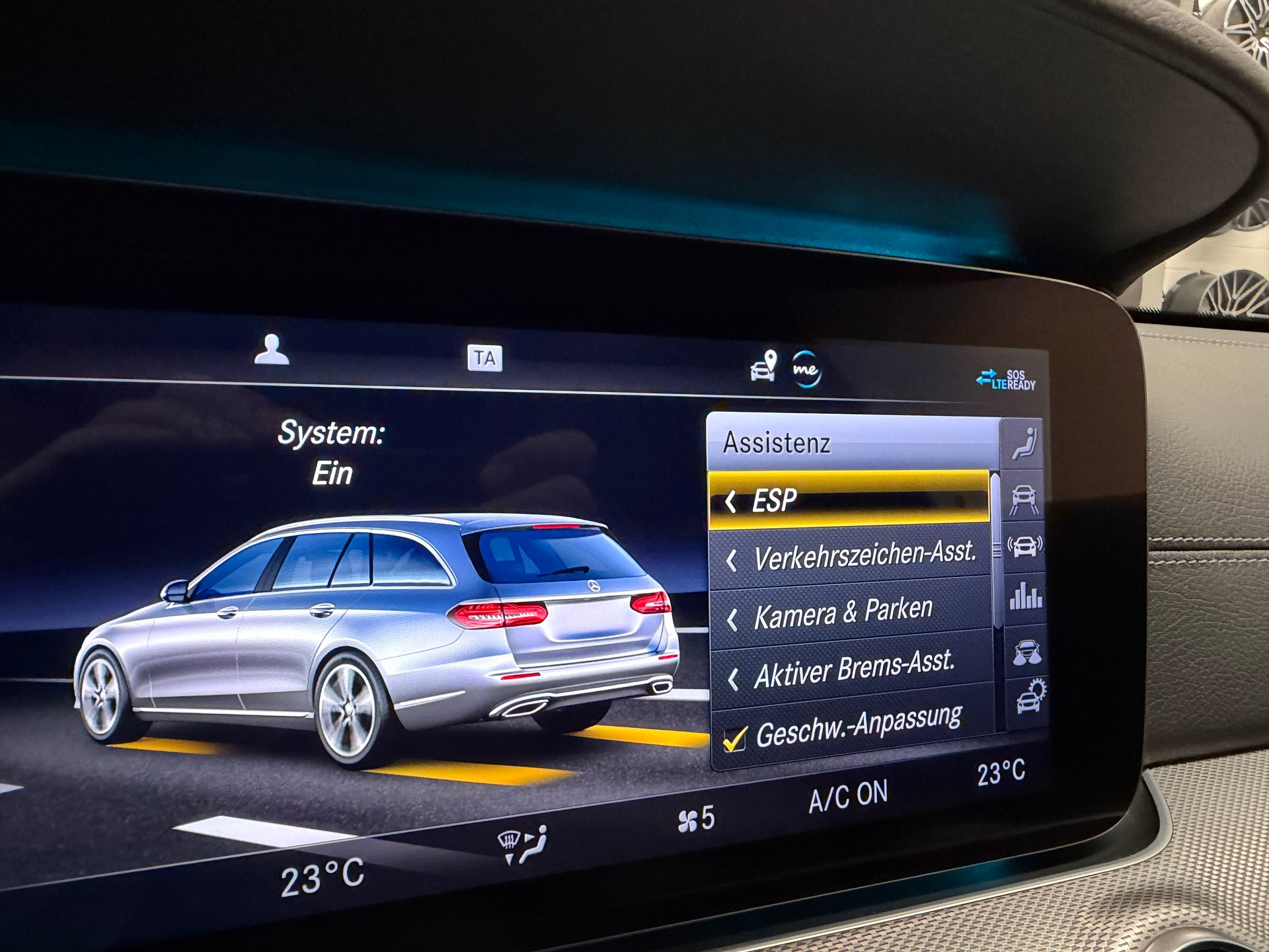 MERCEDES-BENZ E 220 d AMG Line 4matic Kombi *CH-Auto*Servicegepflegt bei Mercedes*Frisch ab Service u. MFK*-image-10
