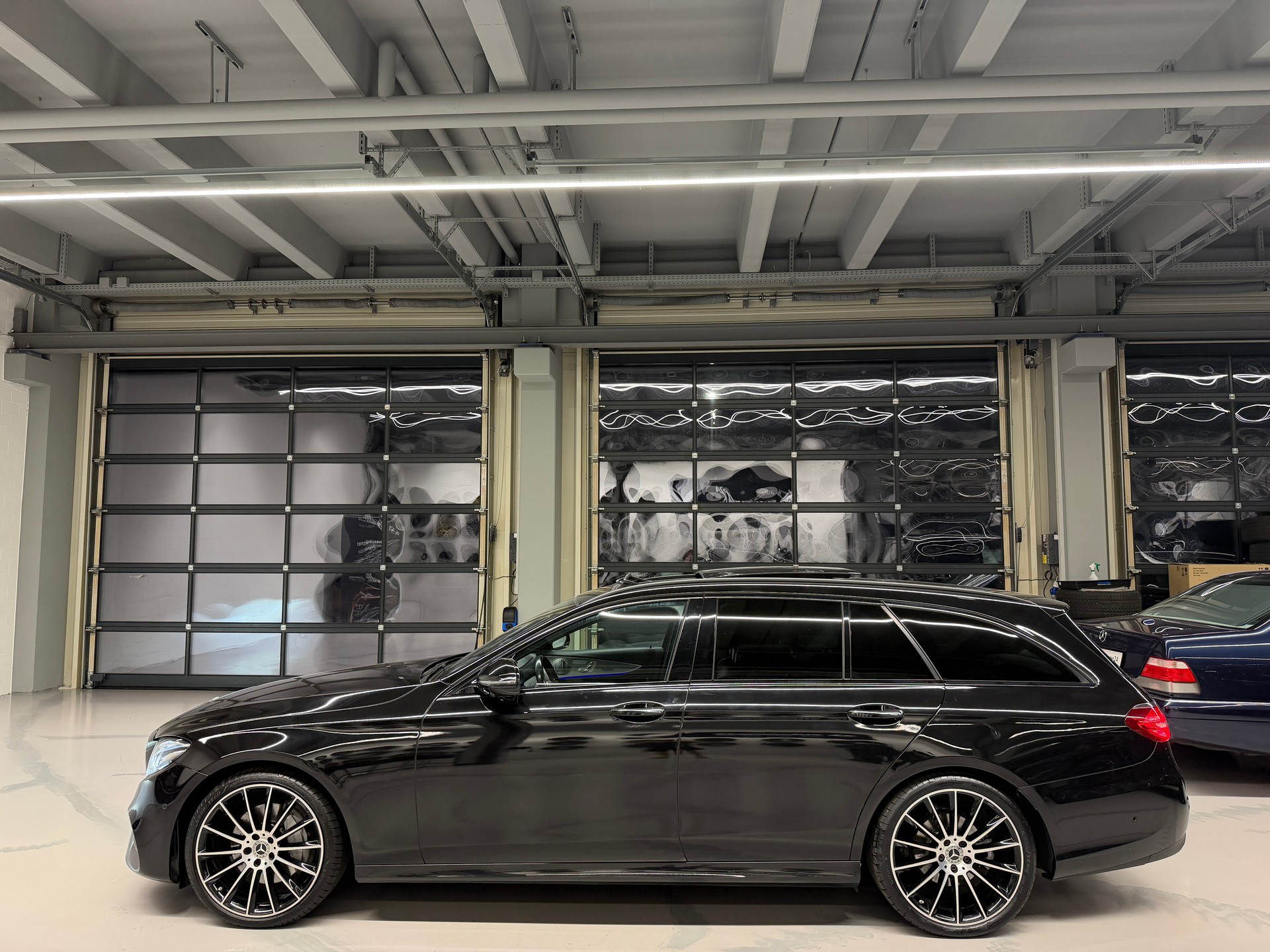 MERCEDES-BENZ E 220 d AMG Line 4matic Kombi *CH-Auto*Servicegepflegt bei Mercedes*Frisch ab Service u. MFK*-image-11