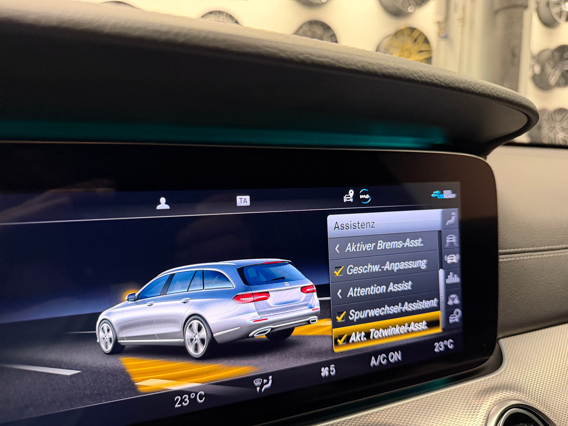 MERCEDES-BENZ E 220 d AMG Line 4matic Kombi *CH-Auto*Servicegepflegt bei Mercedes*Frisch ab Service u. MFK*-image-12