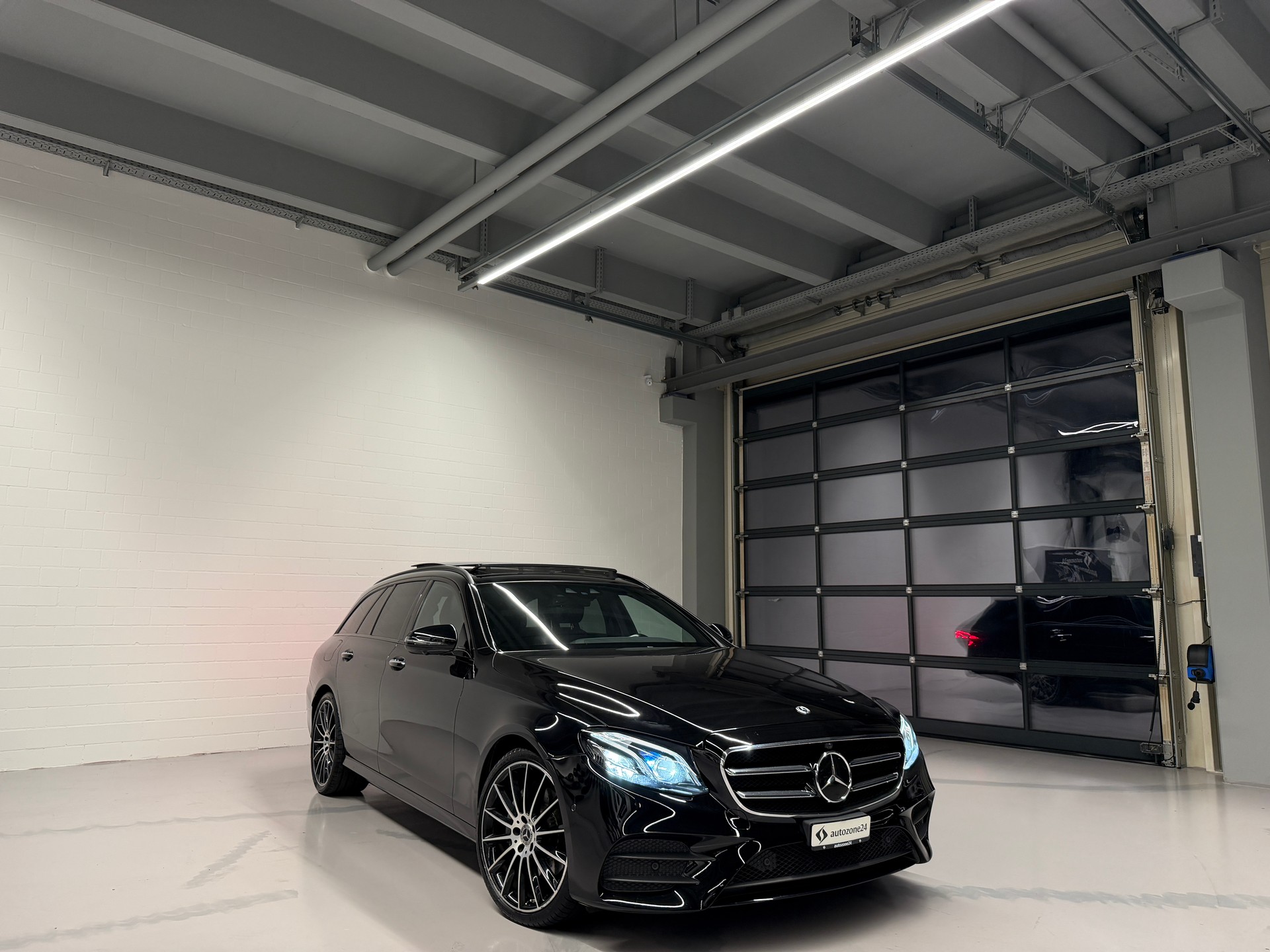 MERCEDES-BENZ E 220 d AMG Line 4matic Kombi *CH-Auto*Servicegepflegt bei Mercedes*Frisch ab Service u. MFK*-showroom-element-1