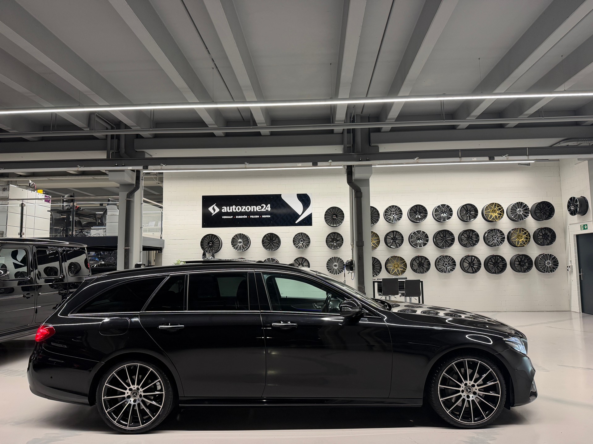 MERCEDES-BENZ E 220 d AMG Line 4matic Kombi *CH-Auto*Servicegepflegt bei Mercedes*Frisch ab Service u. MFK*-image-7